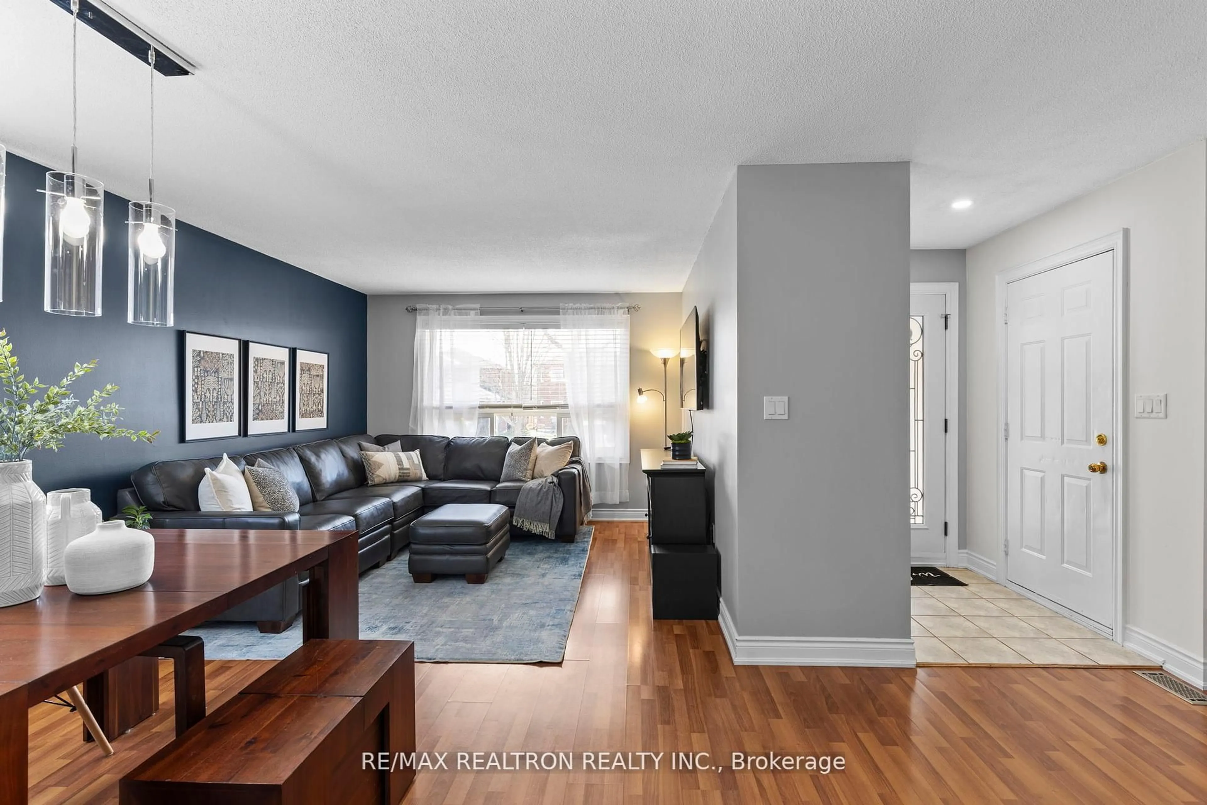 Living room with furniture, wood/laminate floor for 63 Butternut Dr, Barrie Ontario L4N 9Z8