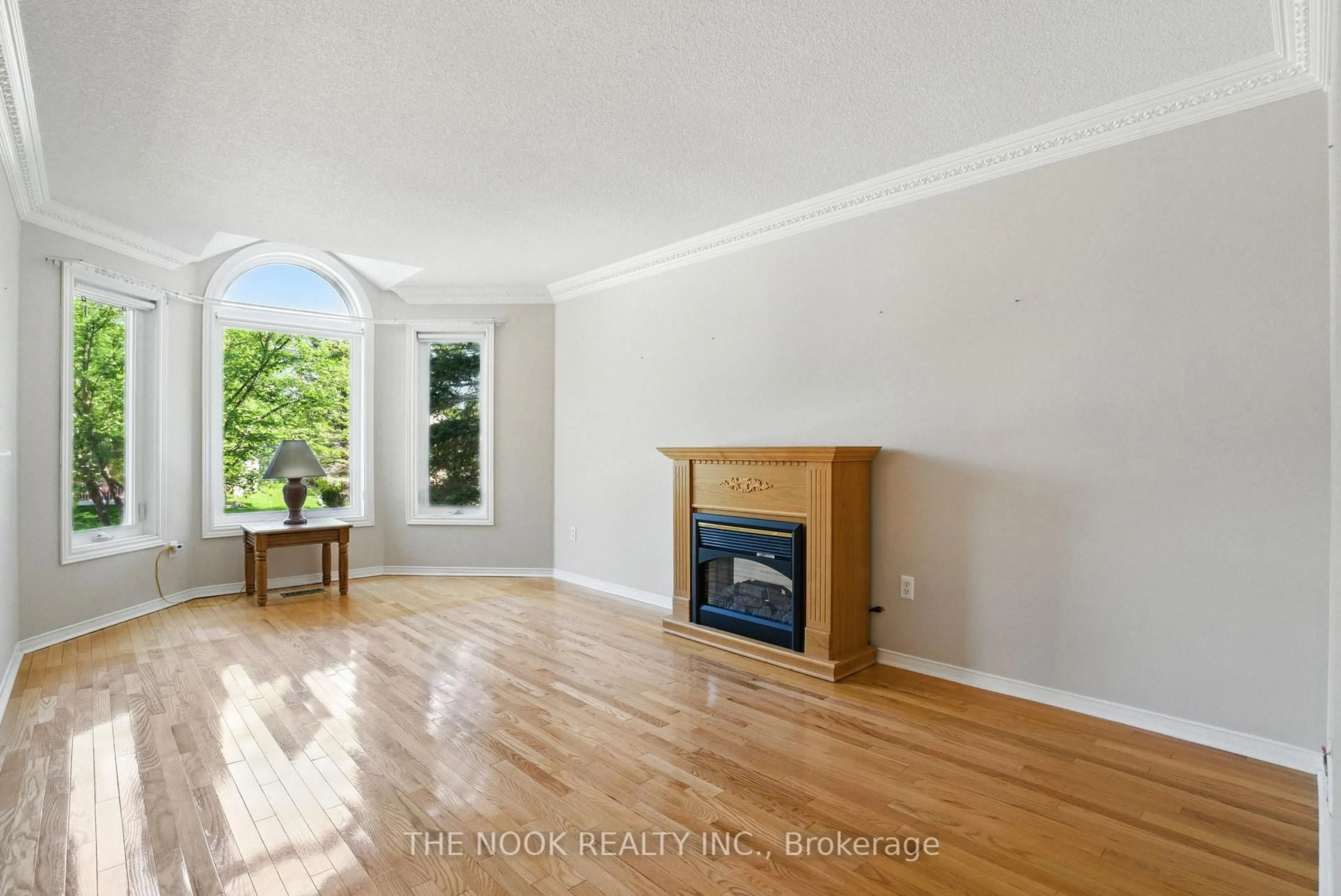 Living room with furniture, wood/laminate floor for 72 Silver Birch Ave, Wasaga Beach Ontario L9Z 1M2