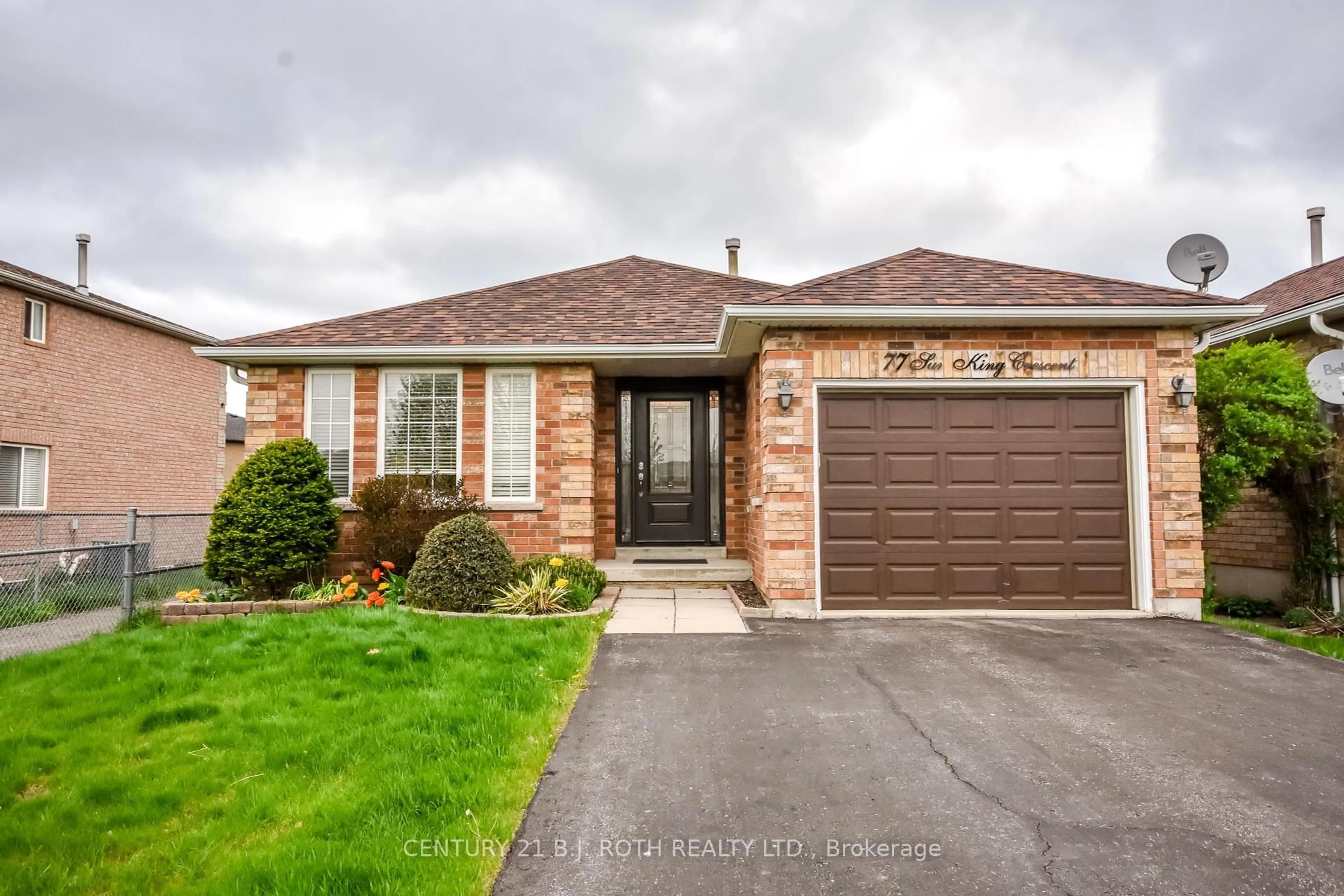 Home with brick exterior material, street for 77 Sun King Cres, Barrie Ontario L4M 7K4