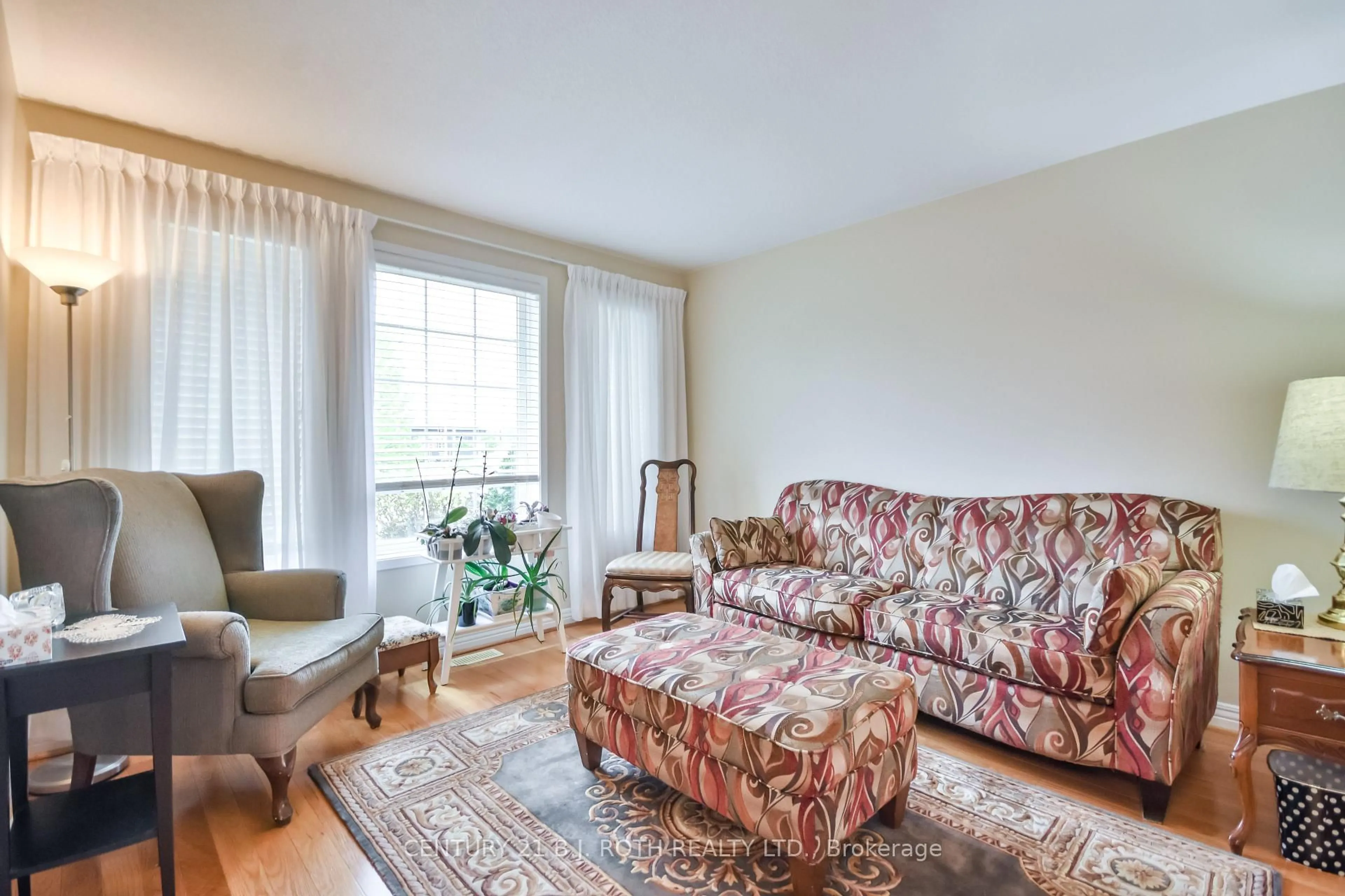 Living room with furniture, unknown for 77 Sun King Cres, Barrie Ontario L4M 7K4