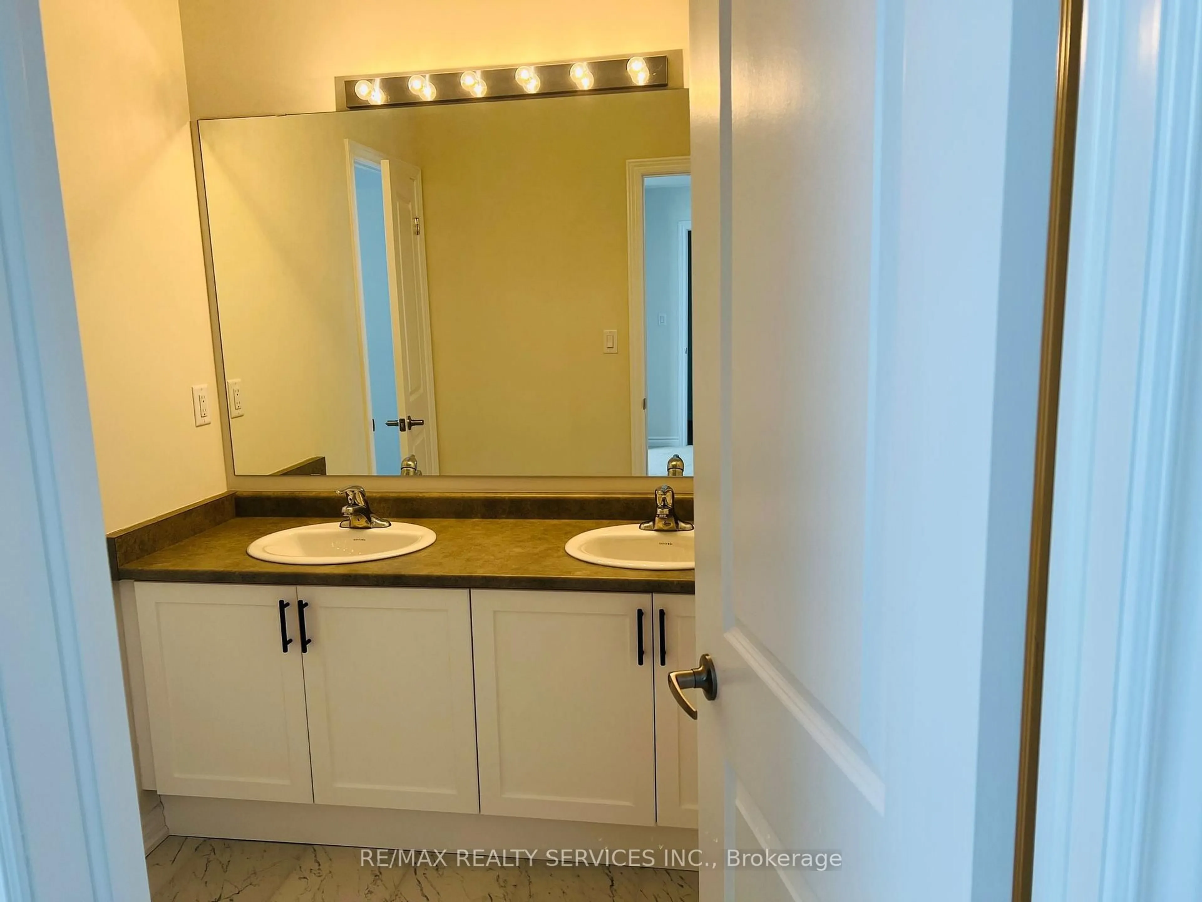 Standard bathroom, unknown for 13 Del Ray Cres, Wasaga Beach Ontario L9Z 0N7