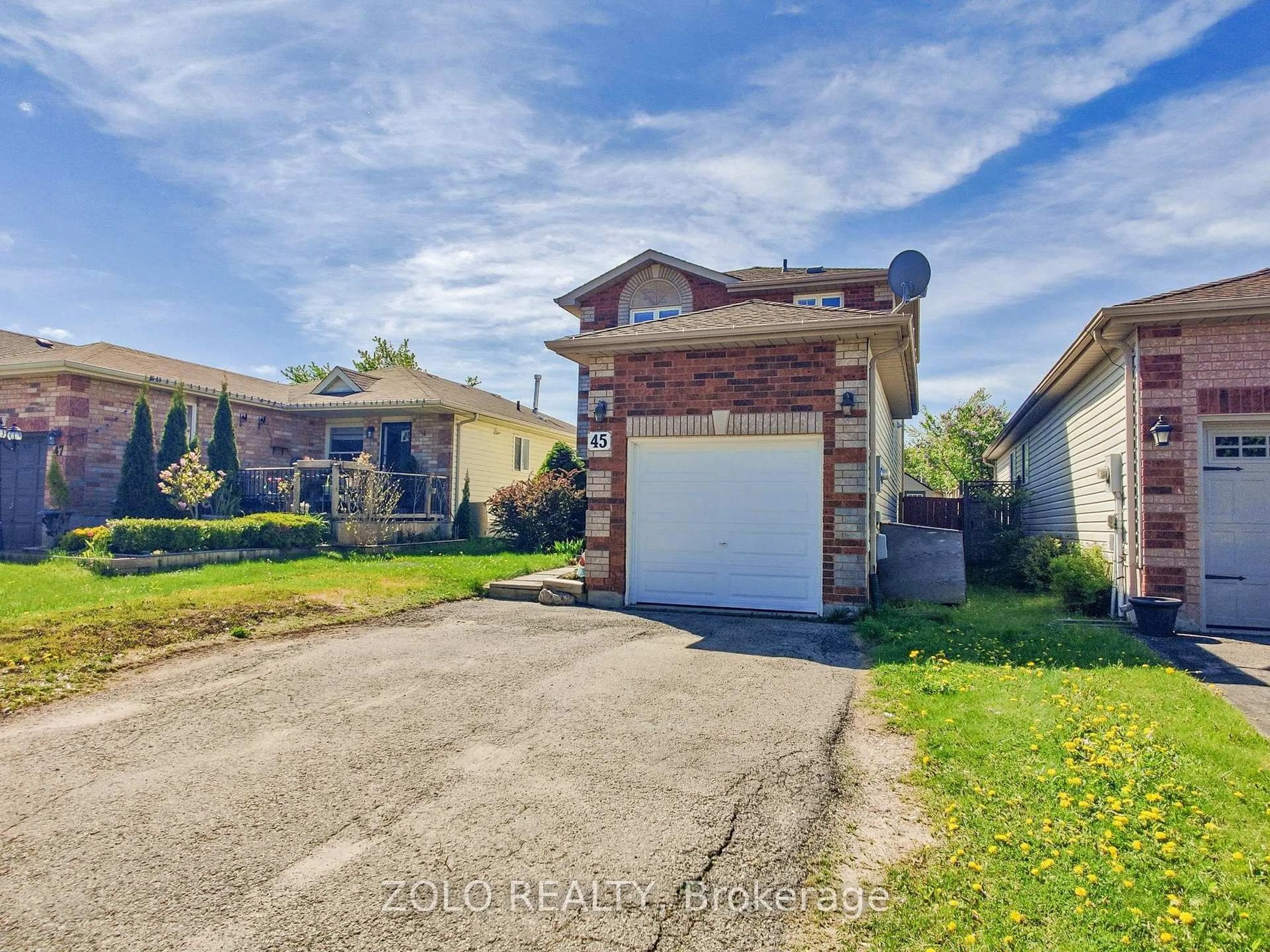 A pic from outside/outdoor area/front of a property/back of a property/a pic from drone, street for 45 Athabaska Rd, Barrie Ontario L4N 8E8