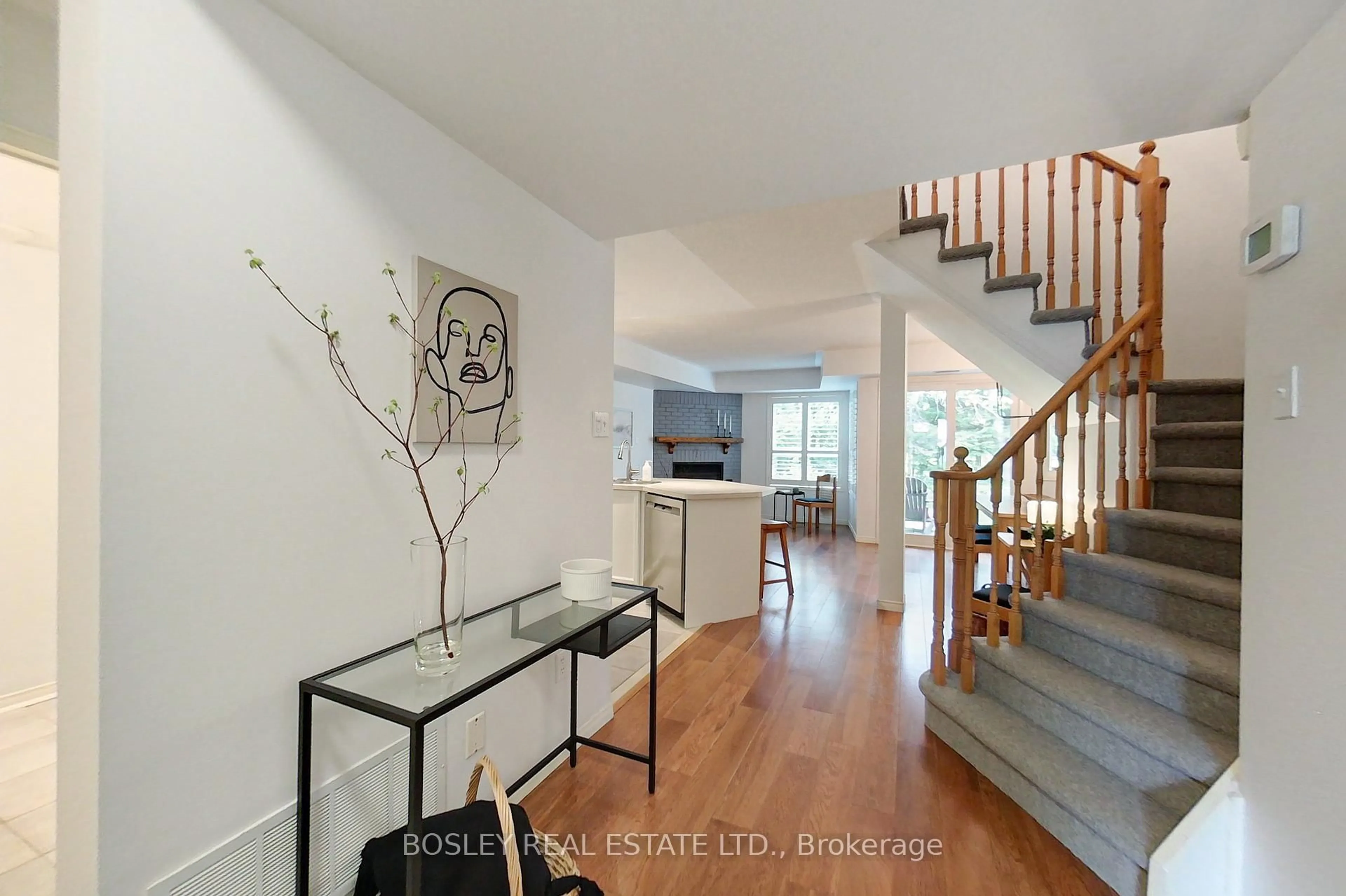 Indoor entryway for 21 BARKER Blvd, Collingwood Ontario L9Y 4W4