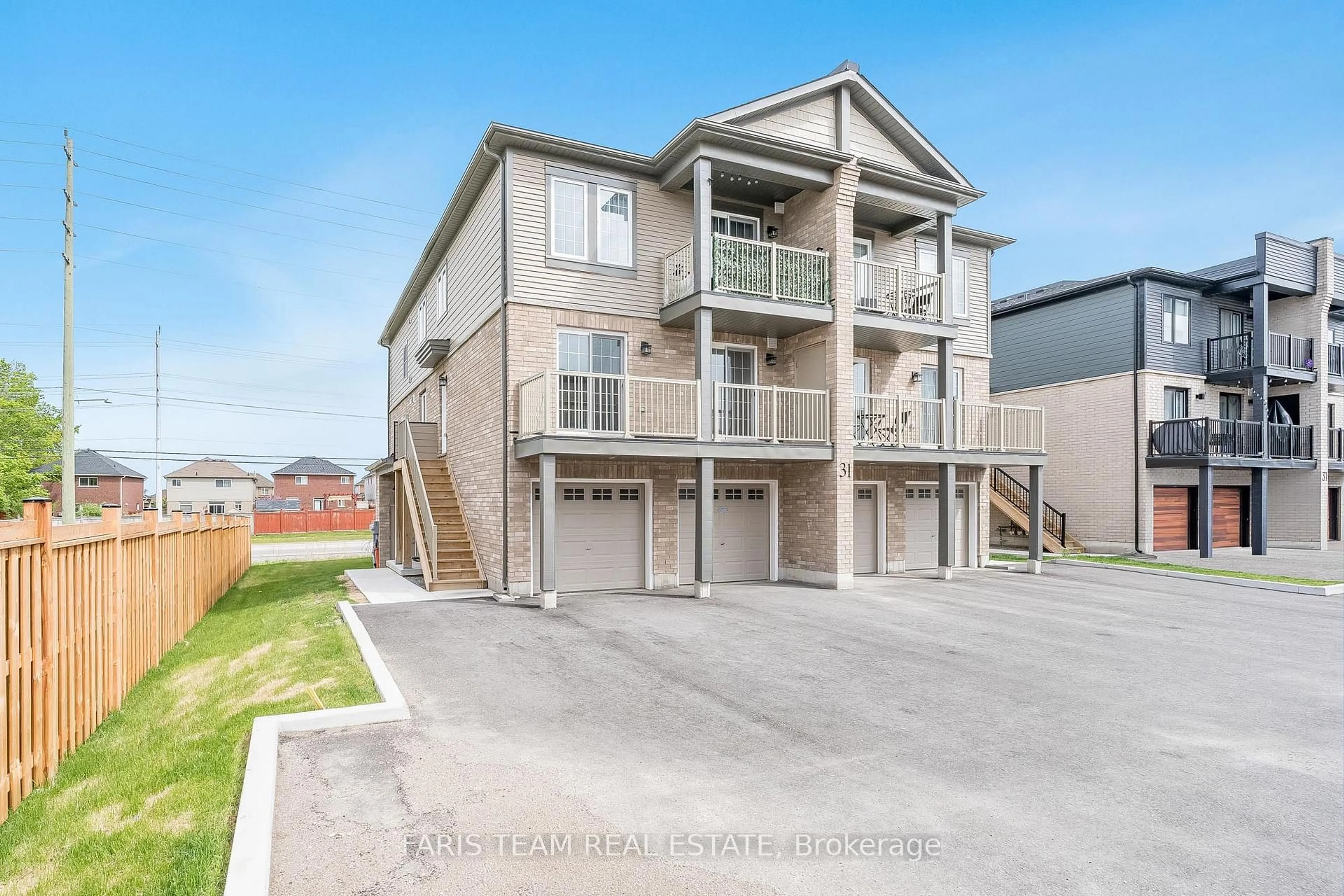 A pic from outside/outdoor area/front of a property/back of a property/a pic from drone, unknown for 31A Pumpkin Corner Cres #2, Barrie Ontario L9J 0T5