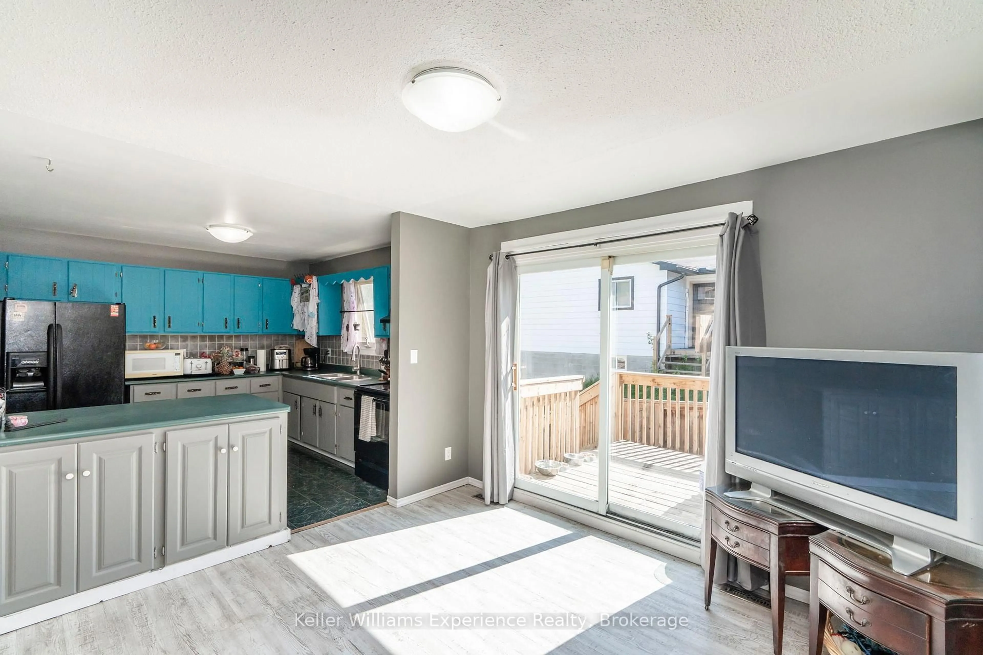 Open concept kitchen, unknown for 487 Nottingham St, Tay Ontario L0K 1R0