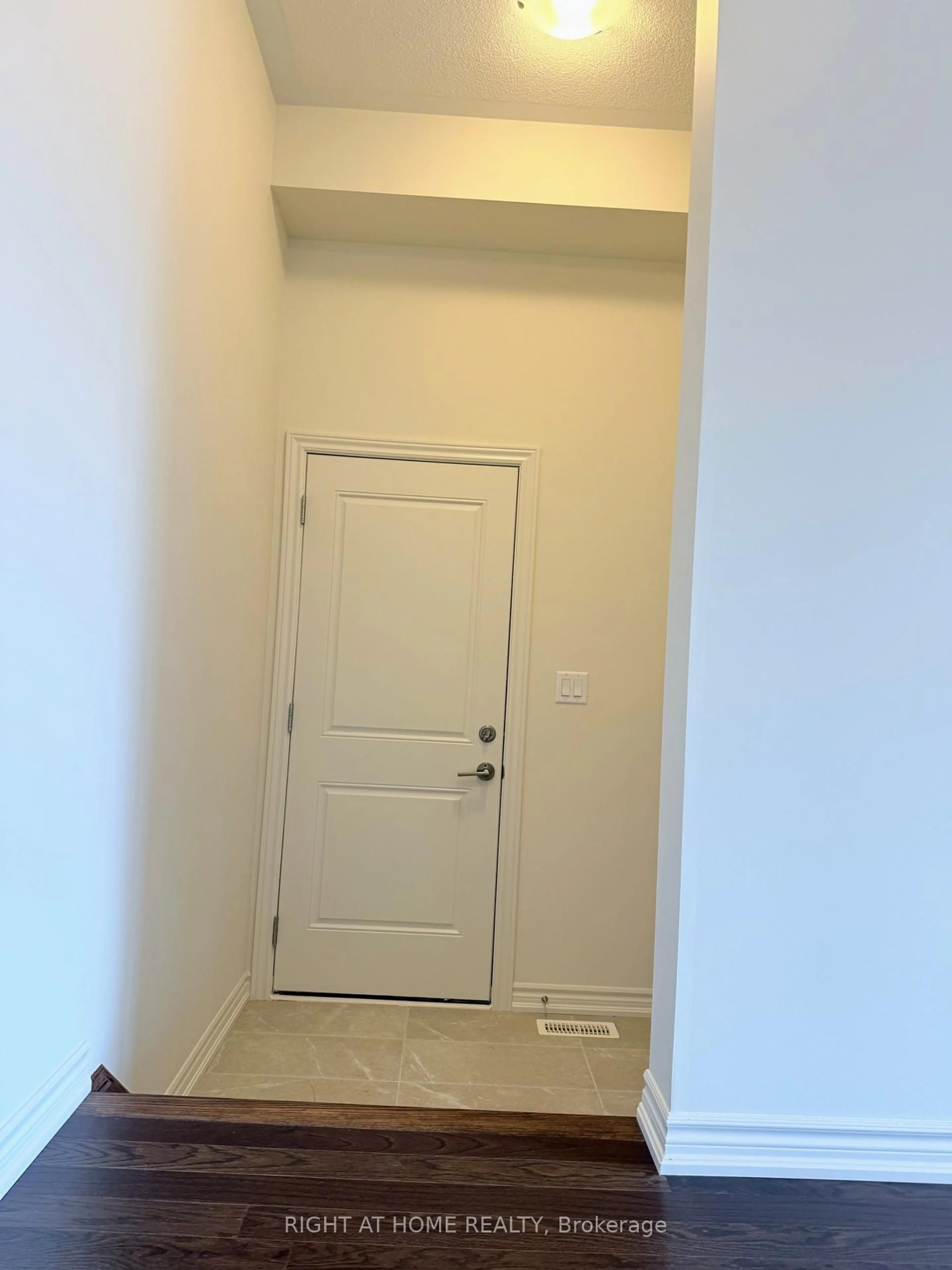 Indoor entryway for 30 Shepherd Dr, Barrie Ontario L9J 0P3