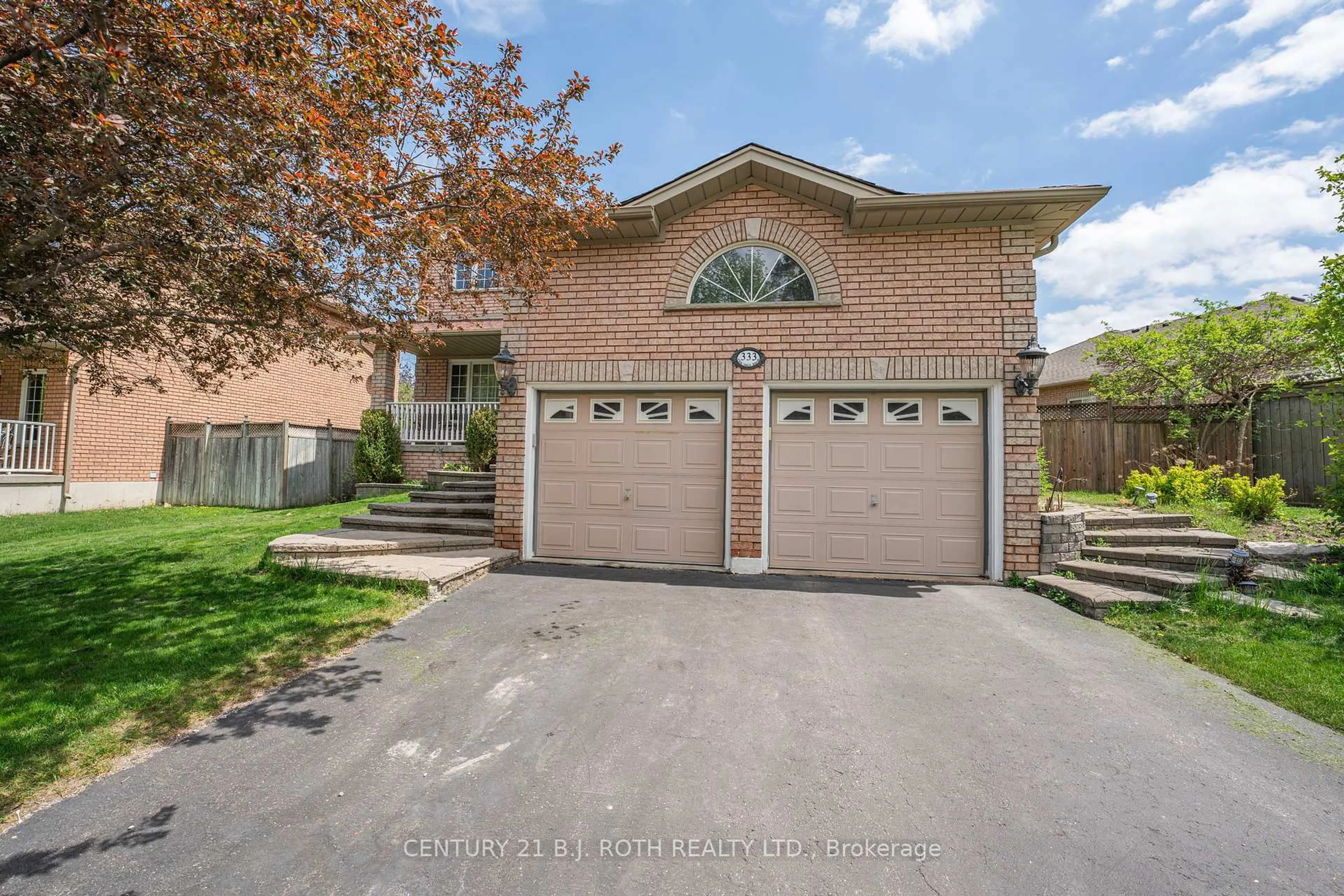 Home with brick exterior material, street for 333 Cox Mill Rd, Barrie Ontario L4N 0L3