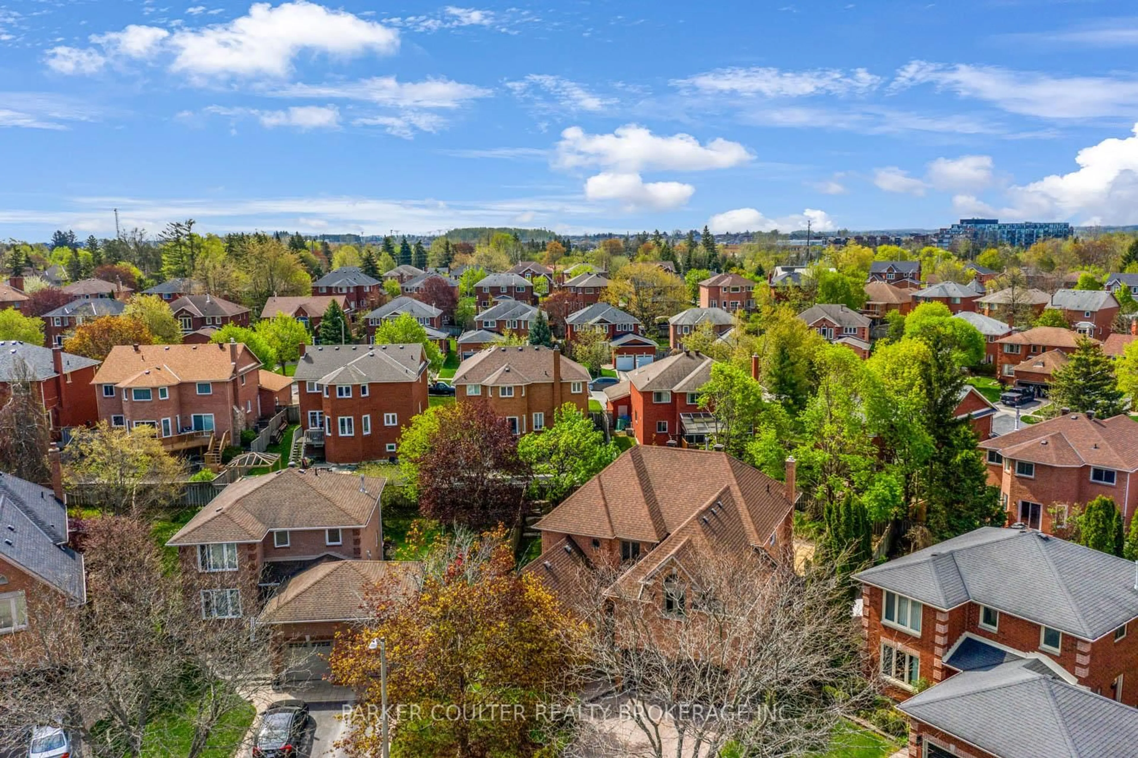 A pic from outside/outdoor area/front of a property/back of a property/a pic from drone, city buildings view from balcony for 43 Falling Brook Dr, Barrie Ontario L4N 7E9
