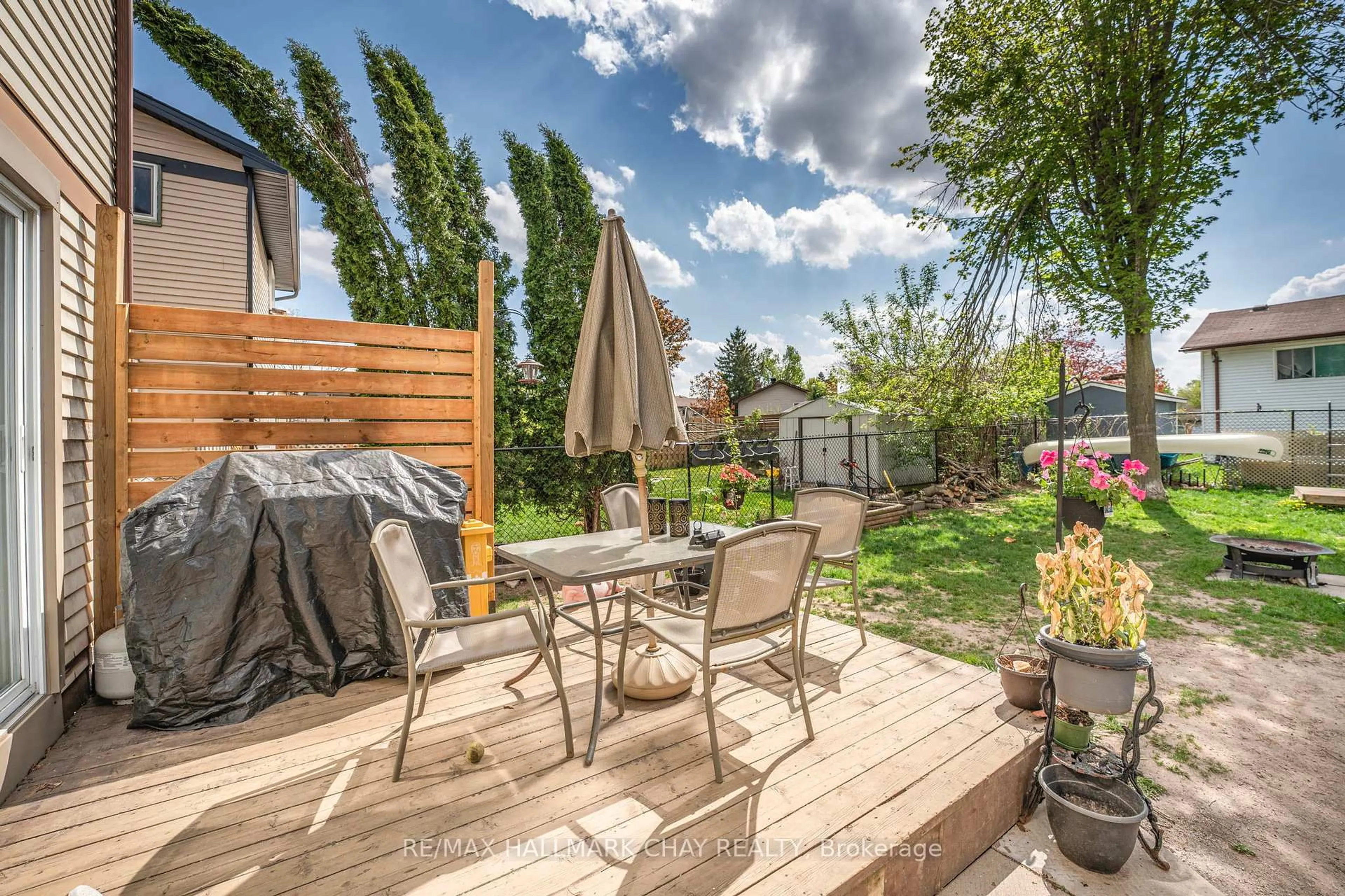 Patio, street for 12 Bronte Cres, Barrie Ontario L4N 5B7