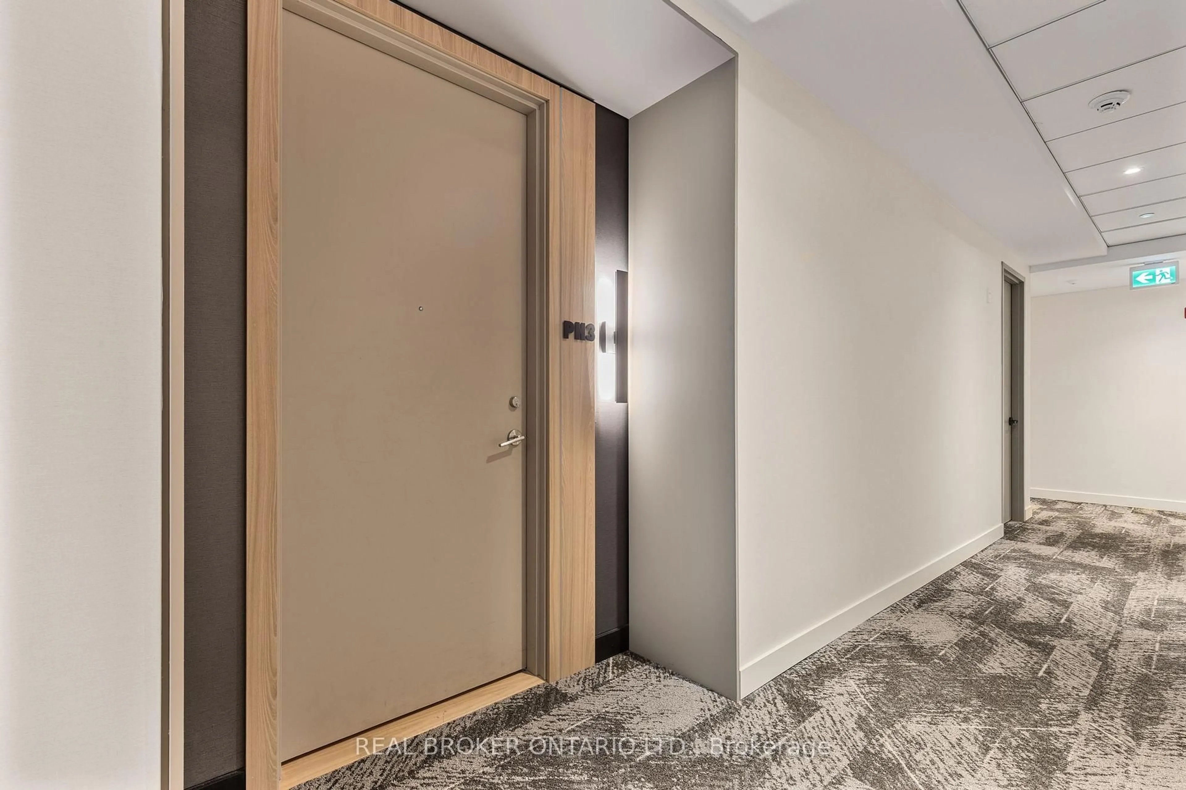 Indoor entryway for 185 Dunlop St #PH 3, Barrie Ontario L4M 0L7