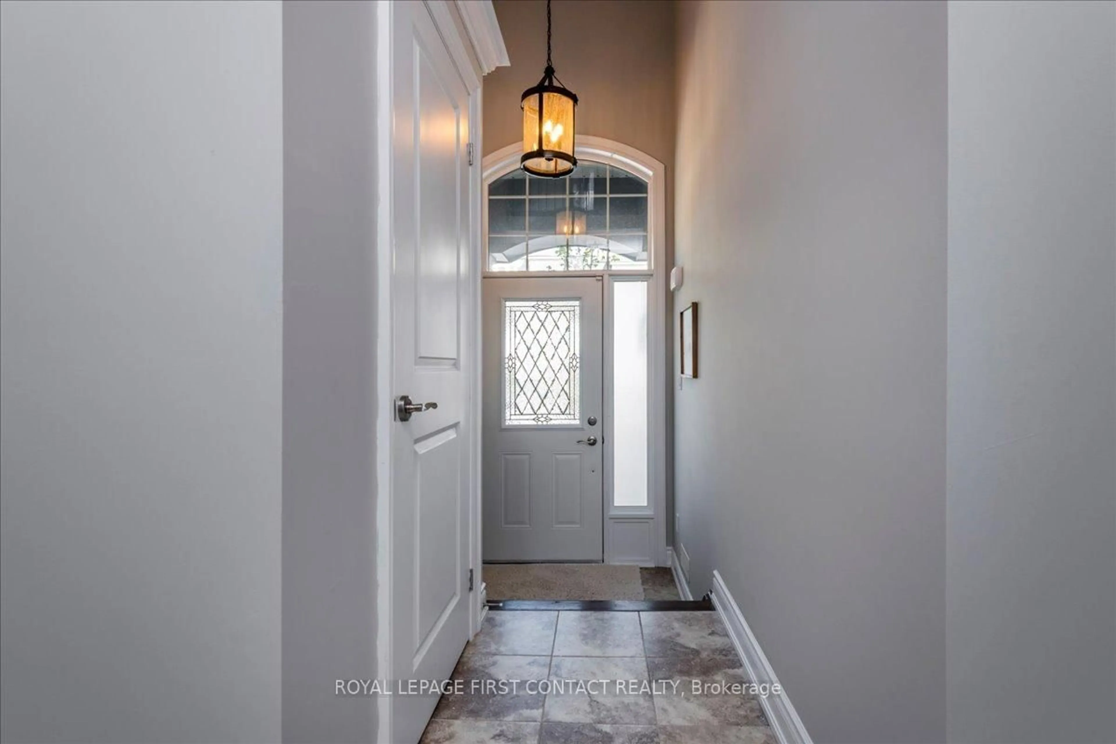 Indoor entryway for 8 Nautical Lane, Wasaga Beach Ontario L9Z 0G1
