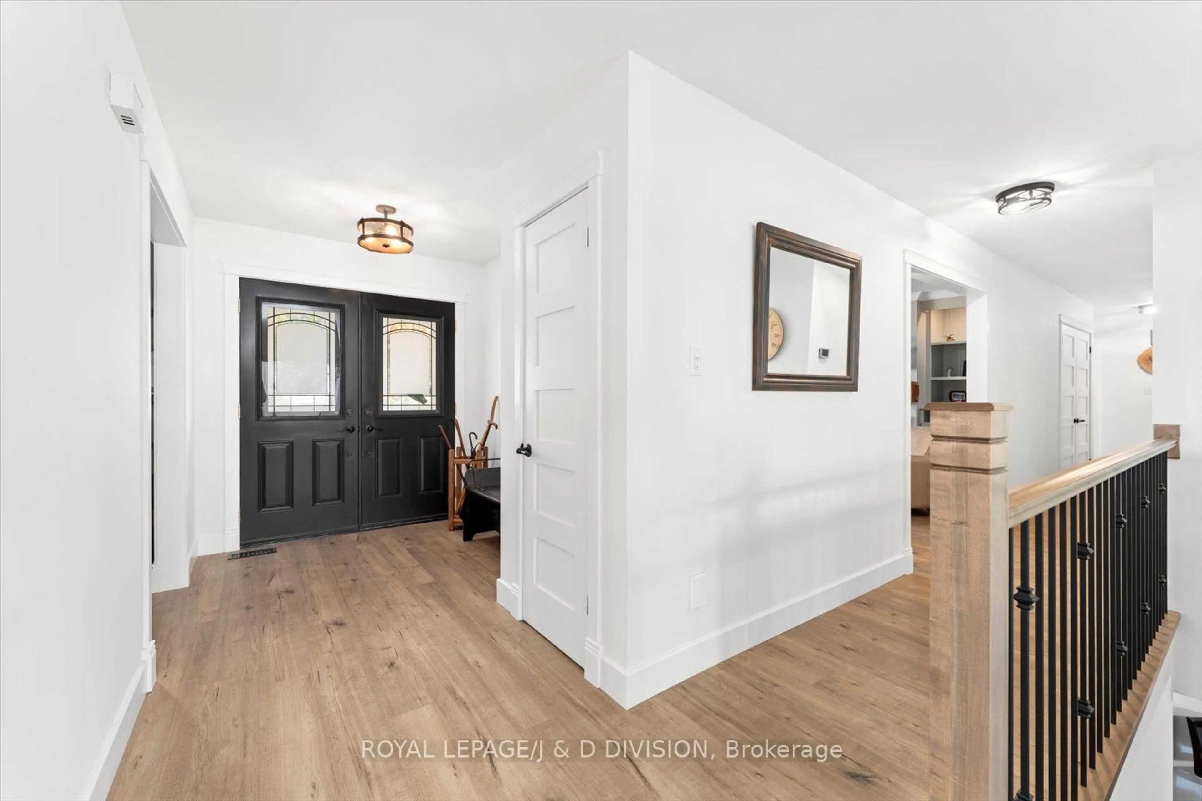 Indoor entryway for 233 Bayshore Dr, Ramara Ontario L0K 1B0