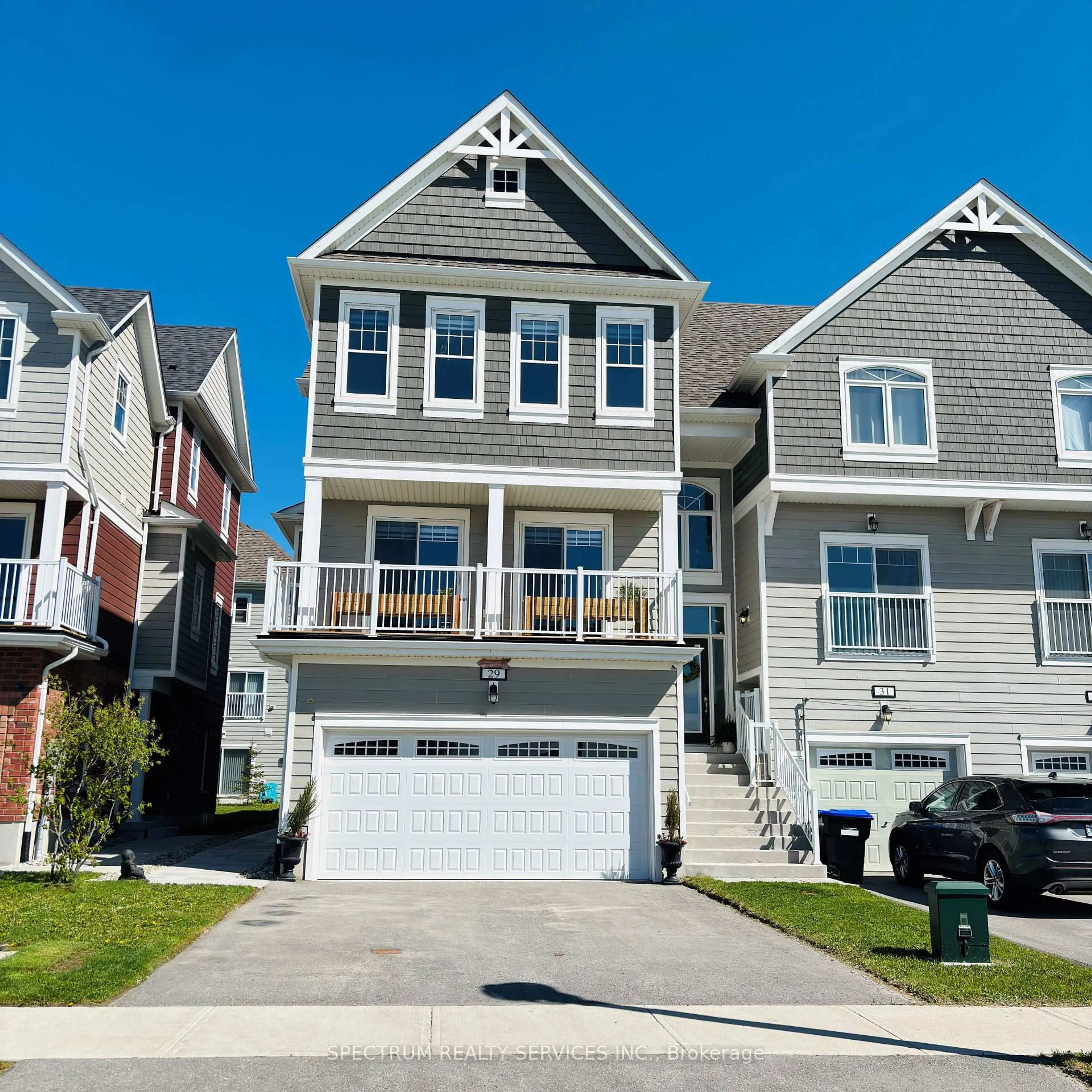 Home with vinyl exterior material, street for 29 SHELBURNE Ave, Wasaga Beach Ontario L9Z 0J4