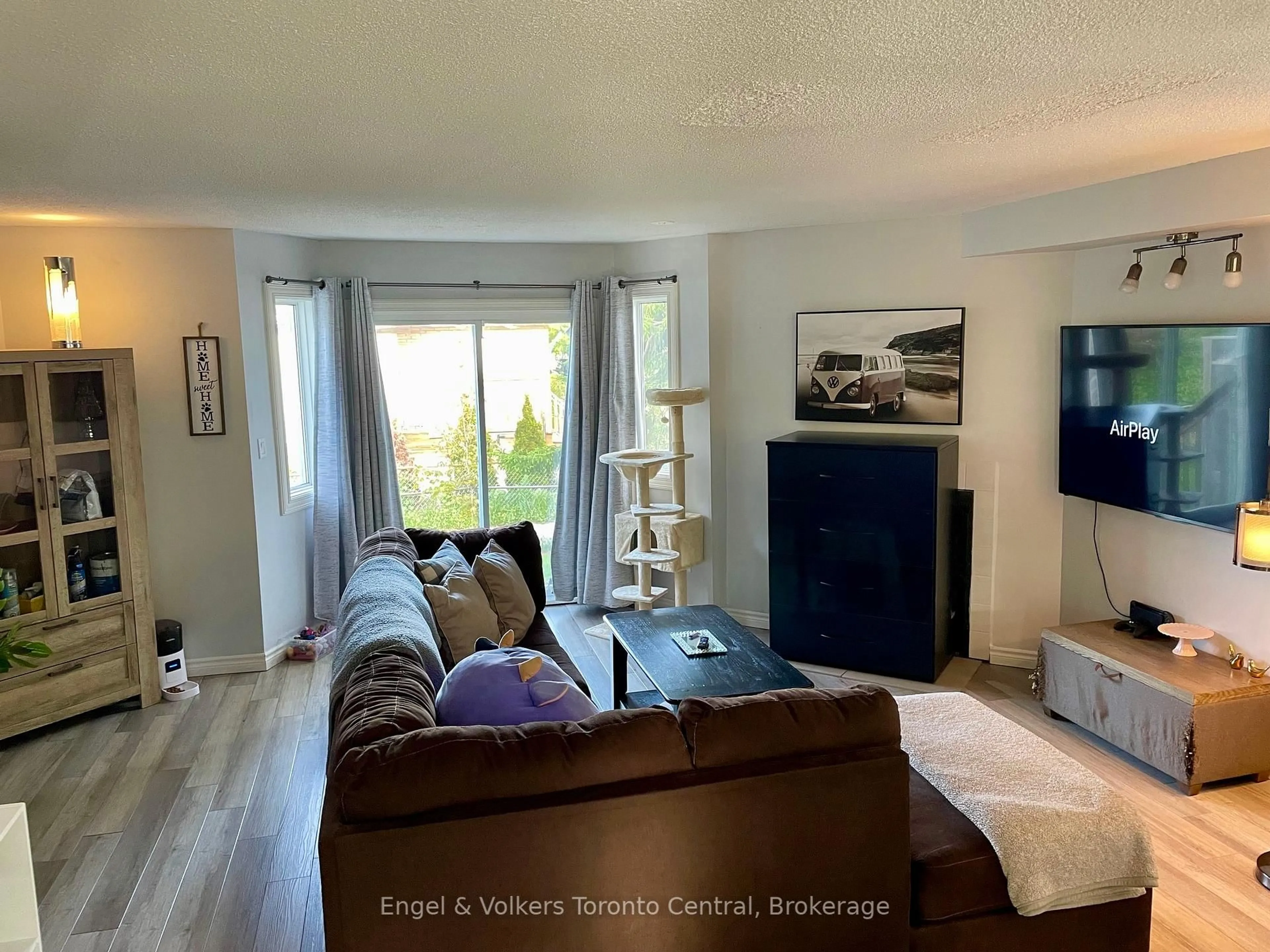 Living room with furniture, wood/laminate floor for 15 Watts Cres #25, Collingwood Ontario L9Y 4S6