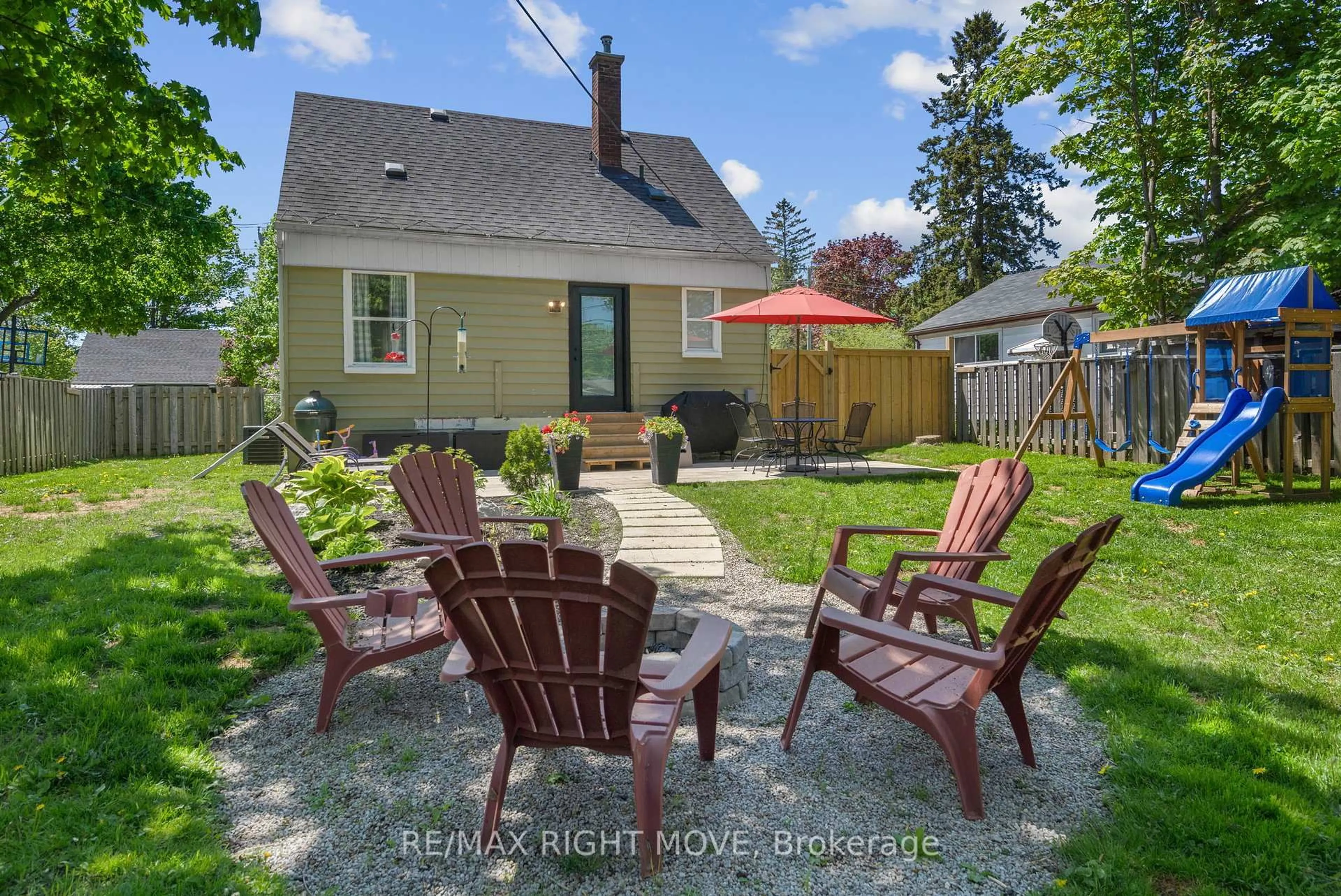 Patio, street for 13 Newton St, Barrie Ontario L4M 3N2