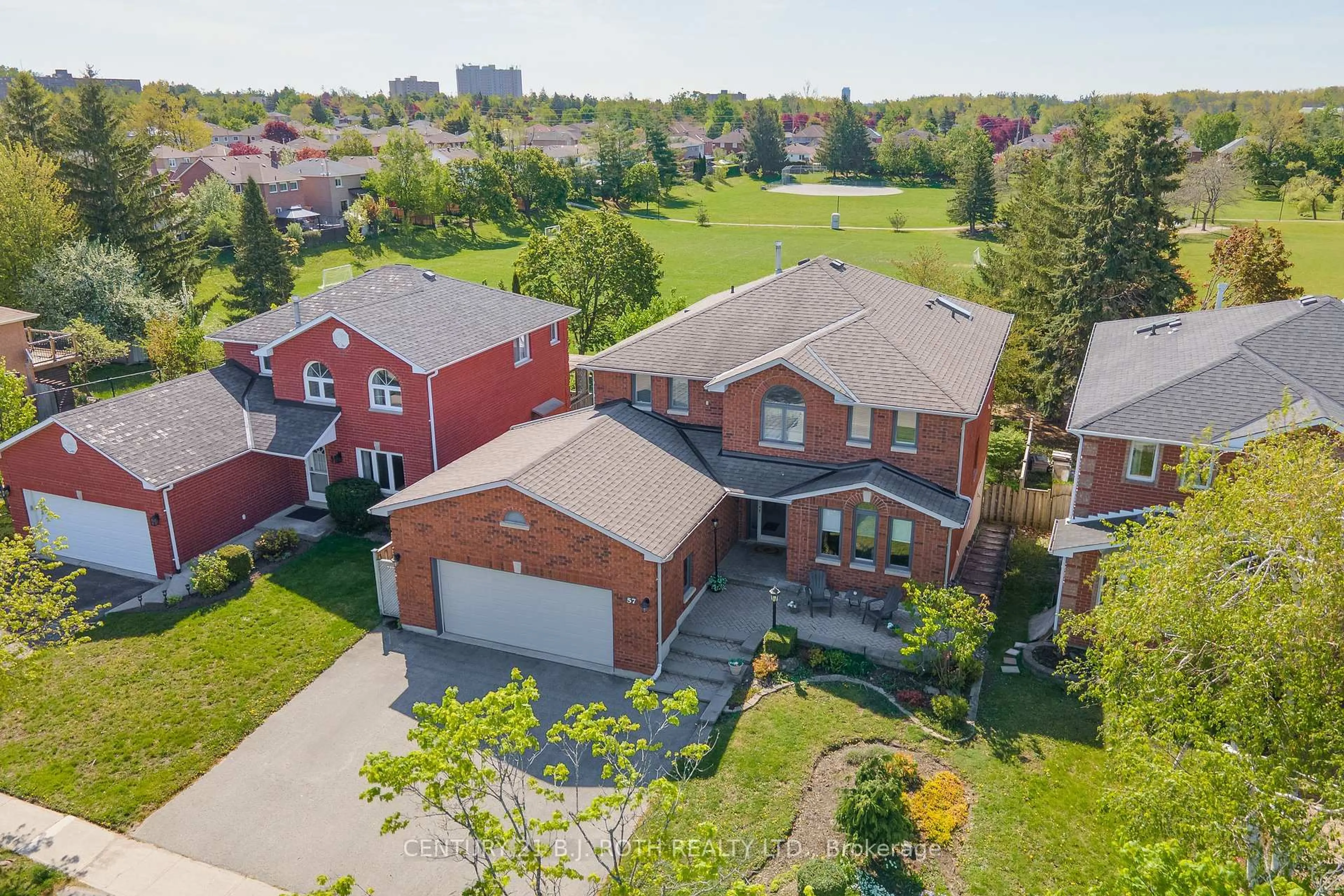 A pic from outside/outdoor area/front of a property/back of a property/a pic from drone, street for 57 Finlay Rd, Barrie Ontario L4N 7T7
