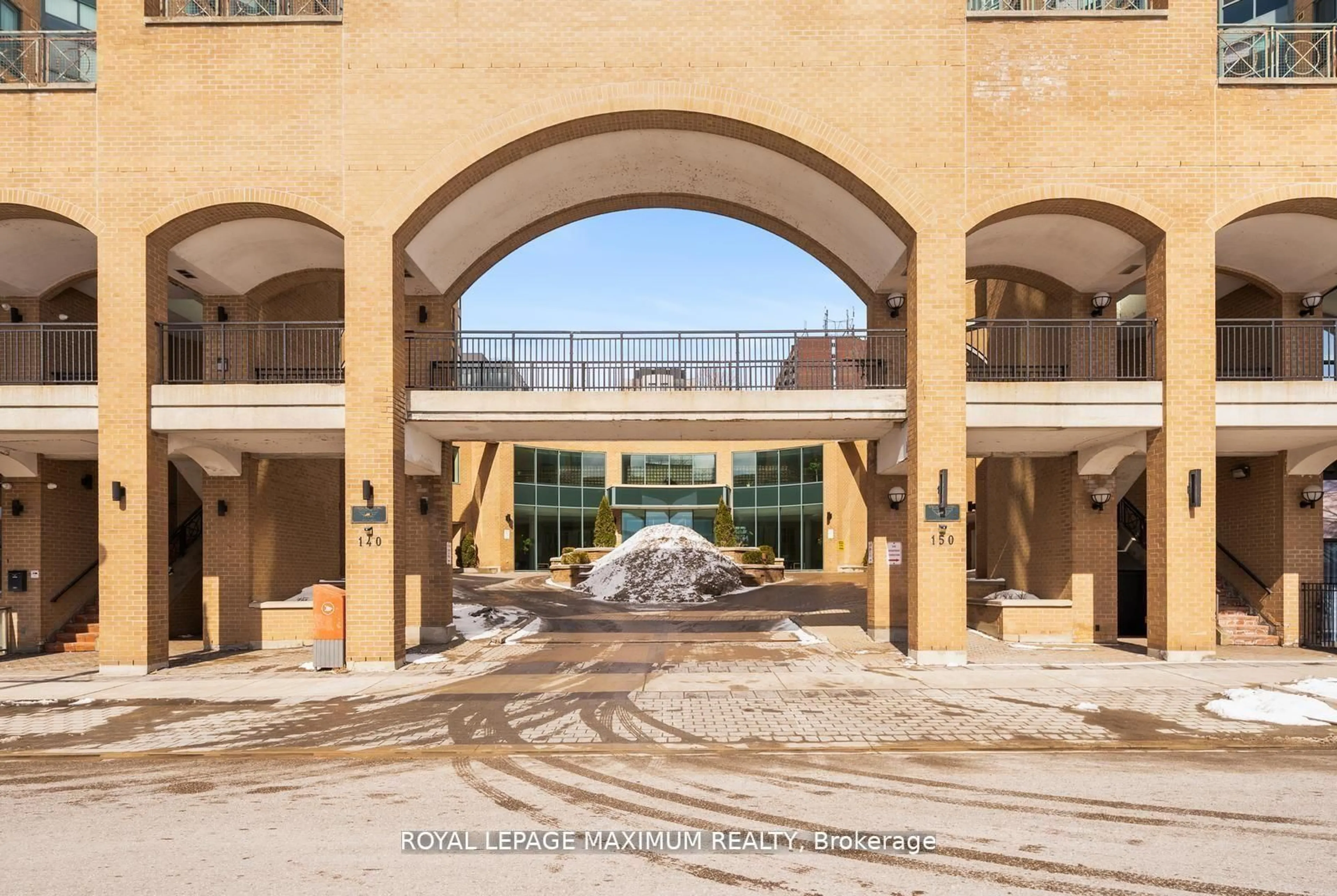 Indoor foyer for 150 Dunlop St #601, Barrie Ontario L4M 6H1