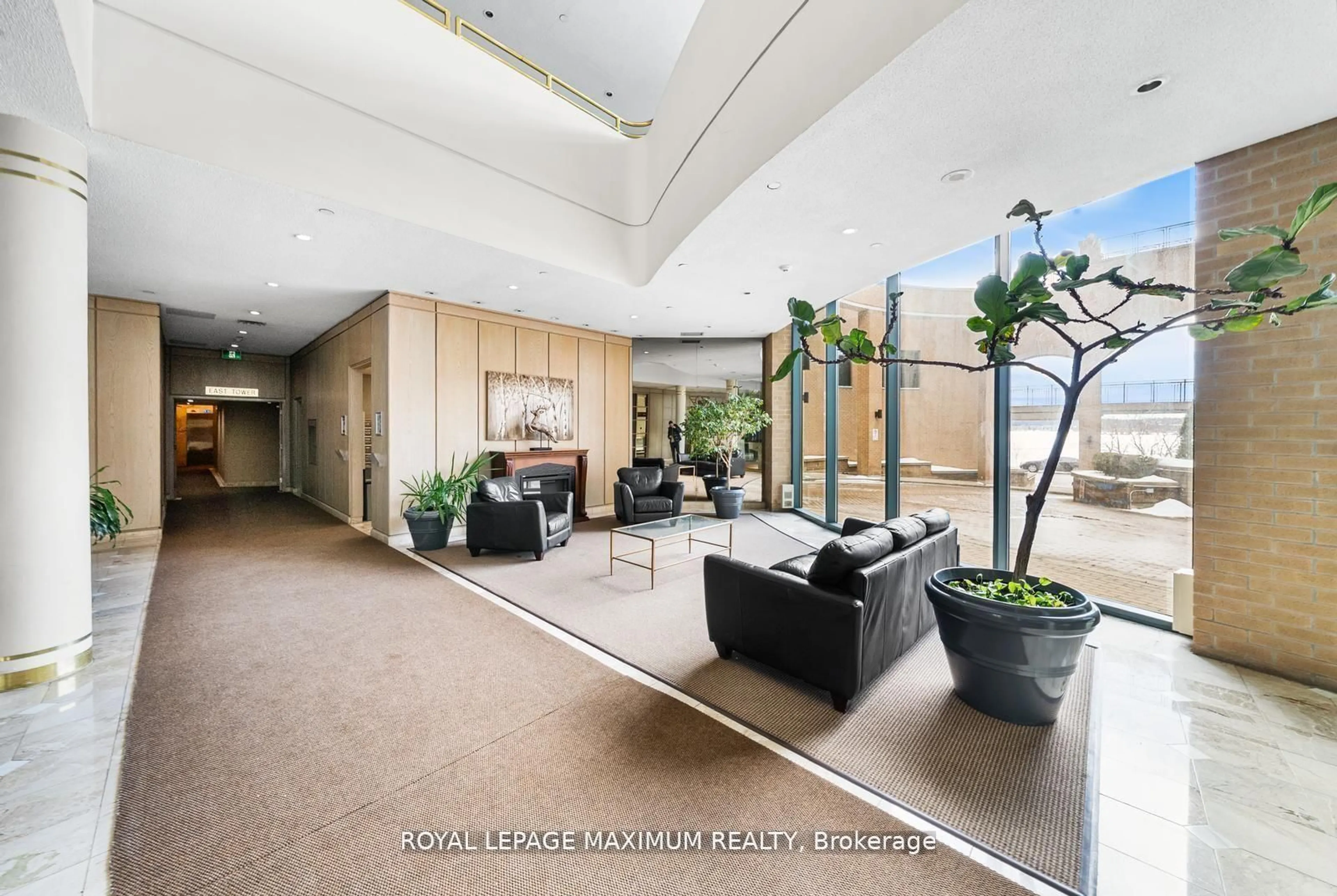 Indoor foyer for 150 Dunlop St #601, Barrie Ontario L4M 6H1