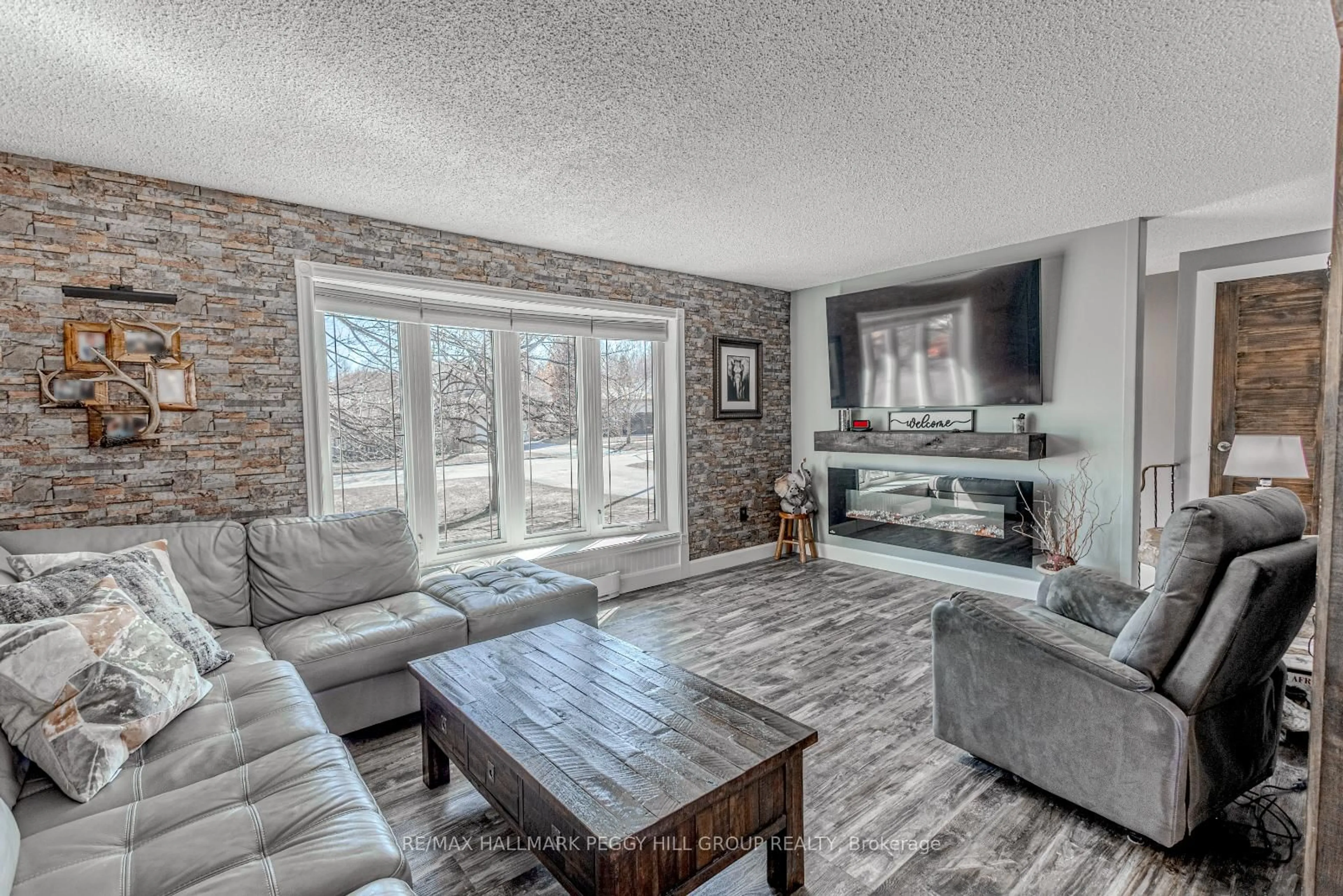Living room with furniture, unknown for 132 Patterson Rd, Barrie Ontario L4N 3W4