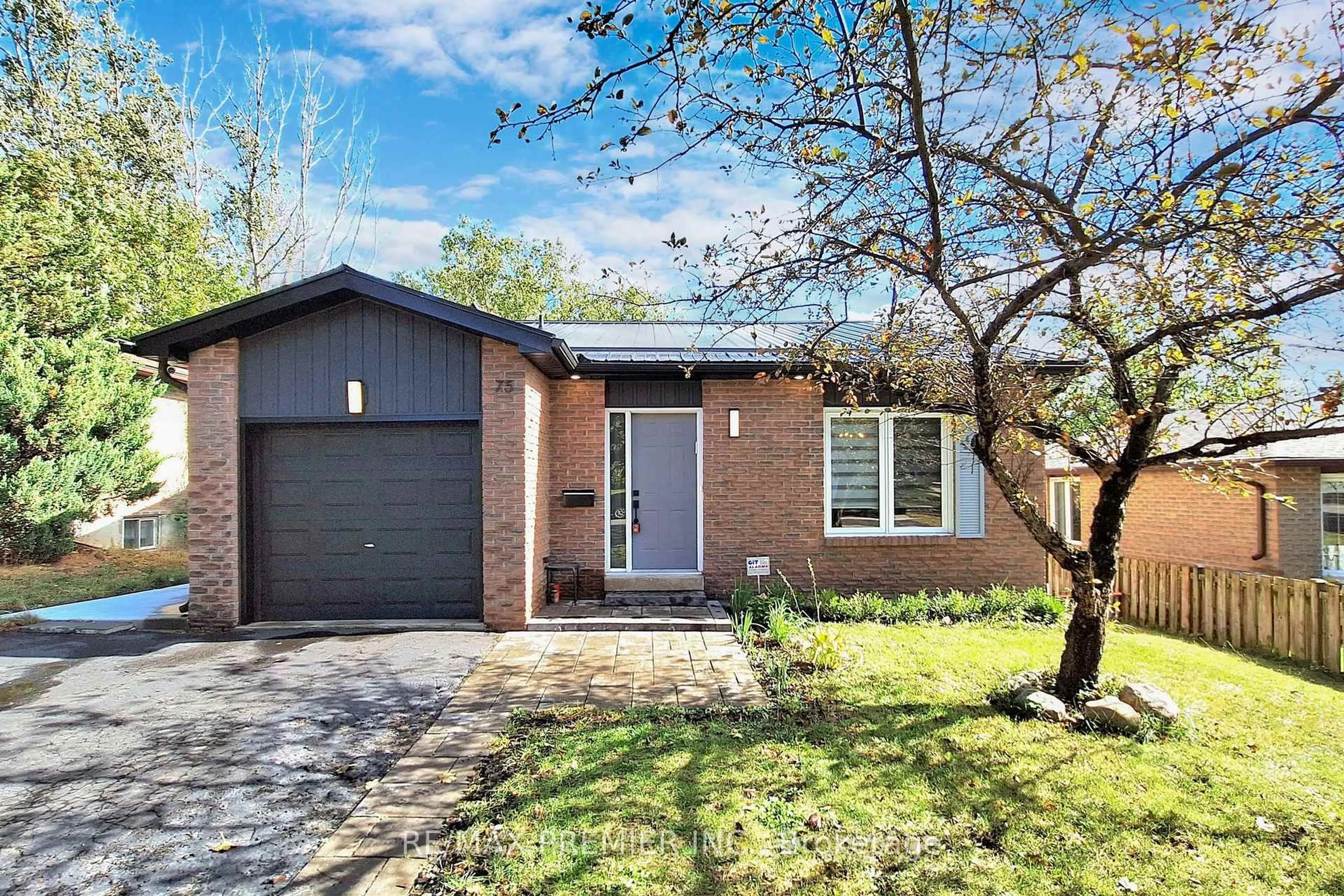 Home with brick exterior material, street for 75 Fox Run N/A, Barrie Ontario L4N 5L6