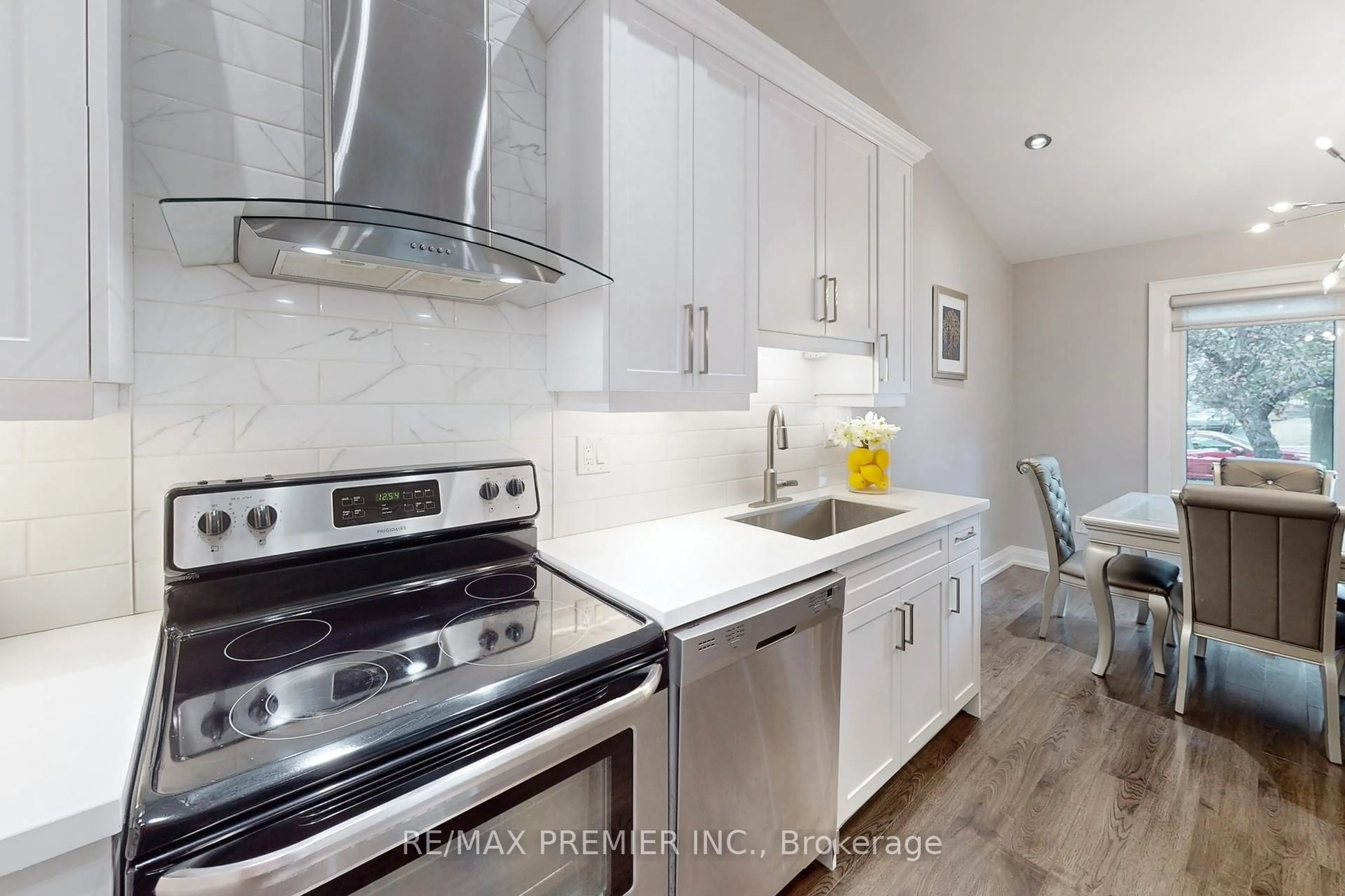 Unknown for 75 Fox Run N/A, Barrie Ontario L4N 5L6