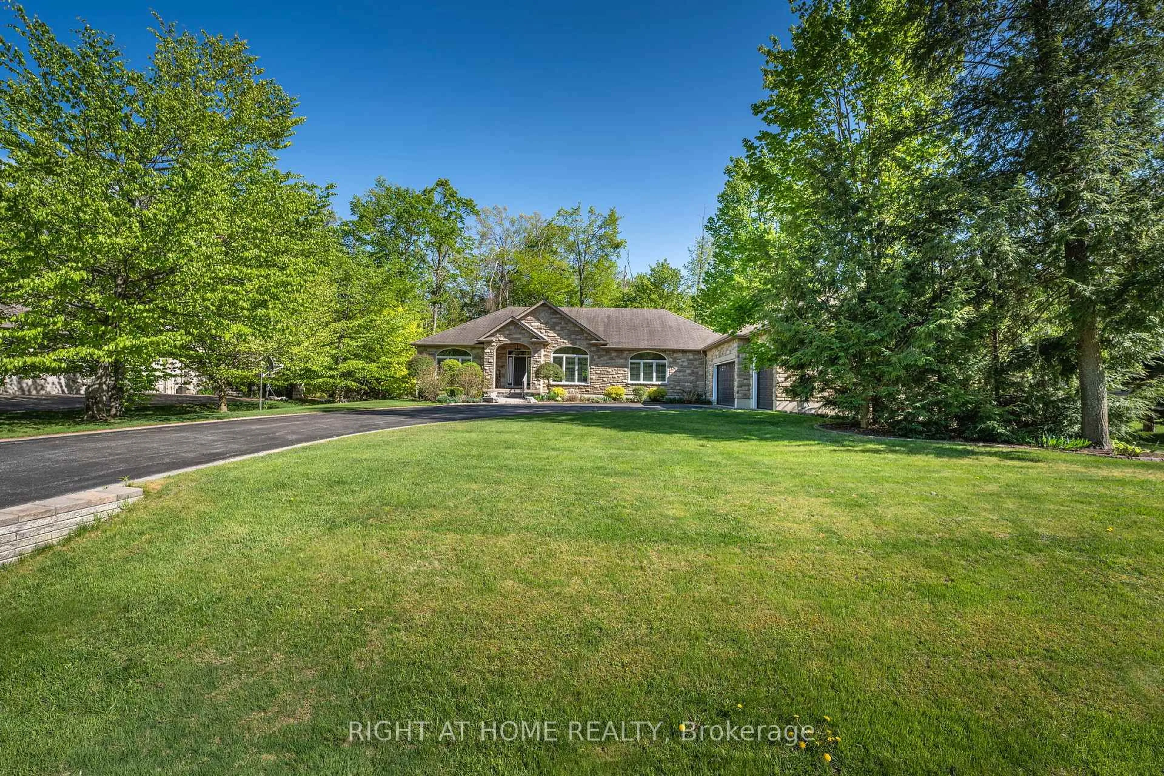 A pic from outside/outdoor area/front of a property/back of a property/a pic from drone, unknown for 1205 Seadon Rd, Springwater Ontario L9X 1V5