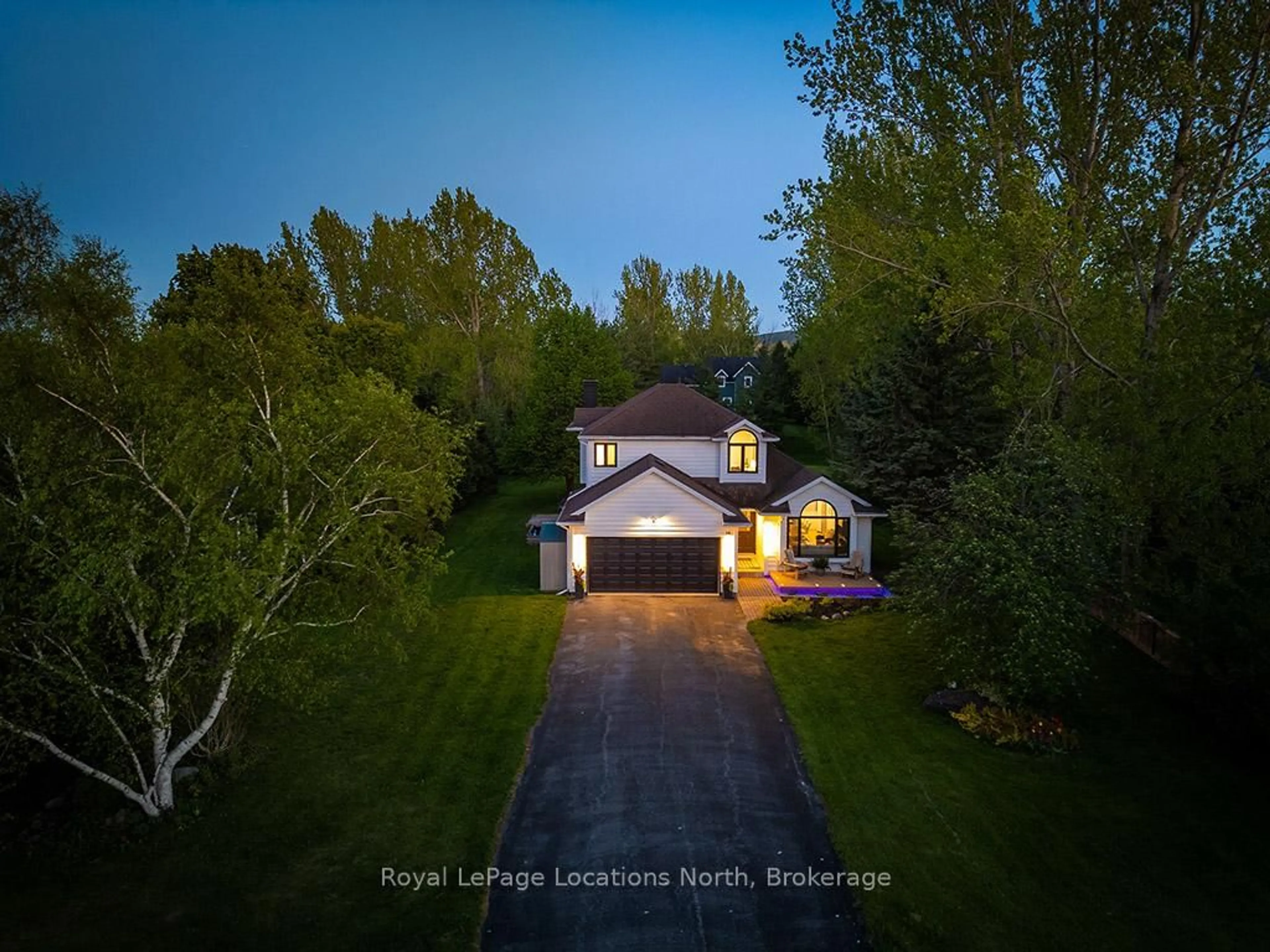 A pic from outside/outdoor area/front of a property/back of a property/a pic from drone, street for 16 Trails End, Collingwood Ontario L9Y 5B1