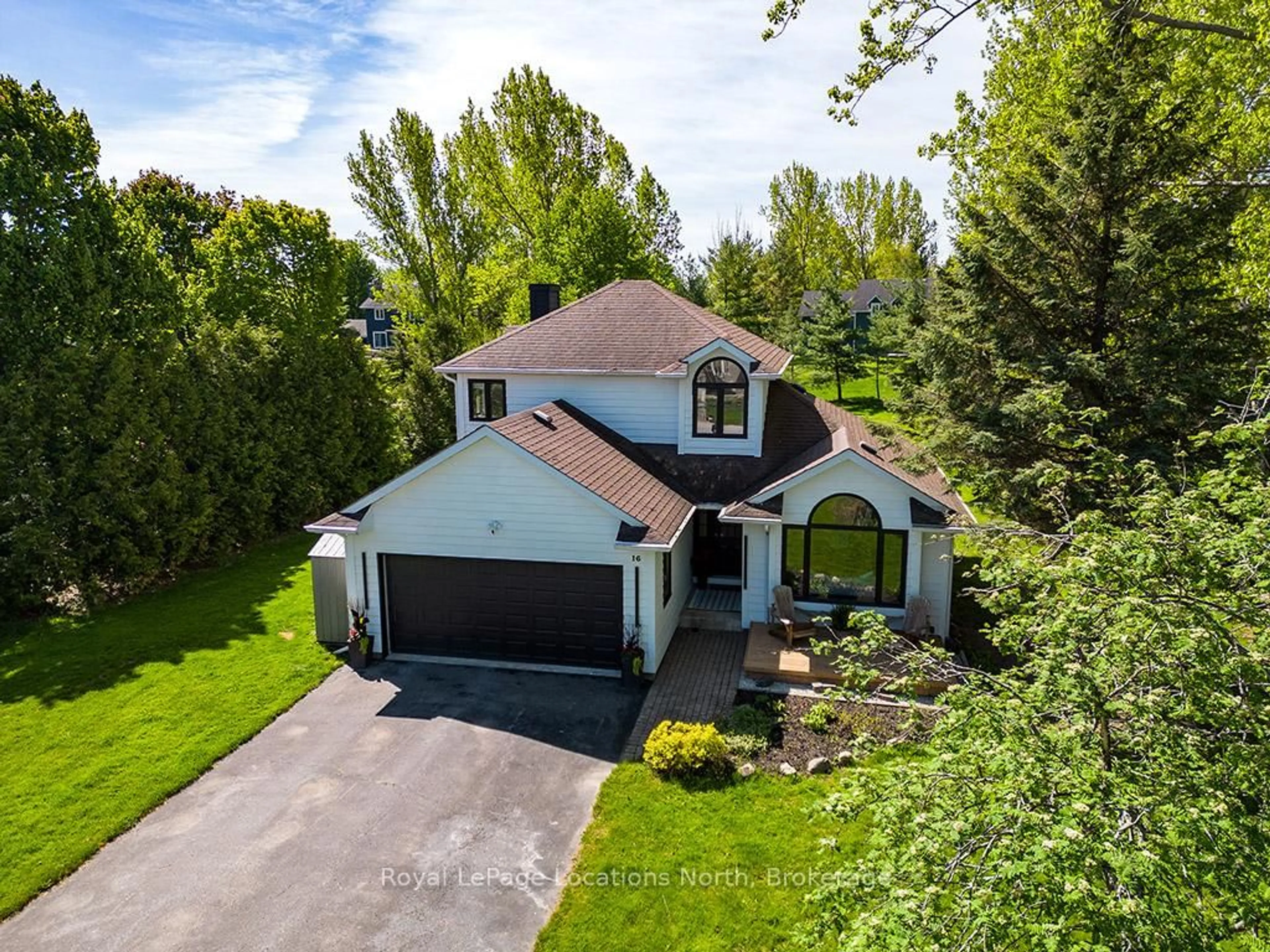 A pic from outside/outdoor area/front of a property/back of a property/a pic from drone, street for 16 Trails End, Collingwood Ontario L9Y 5B1