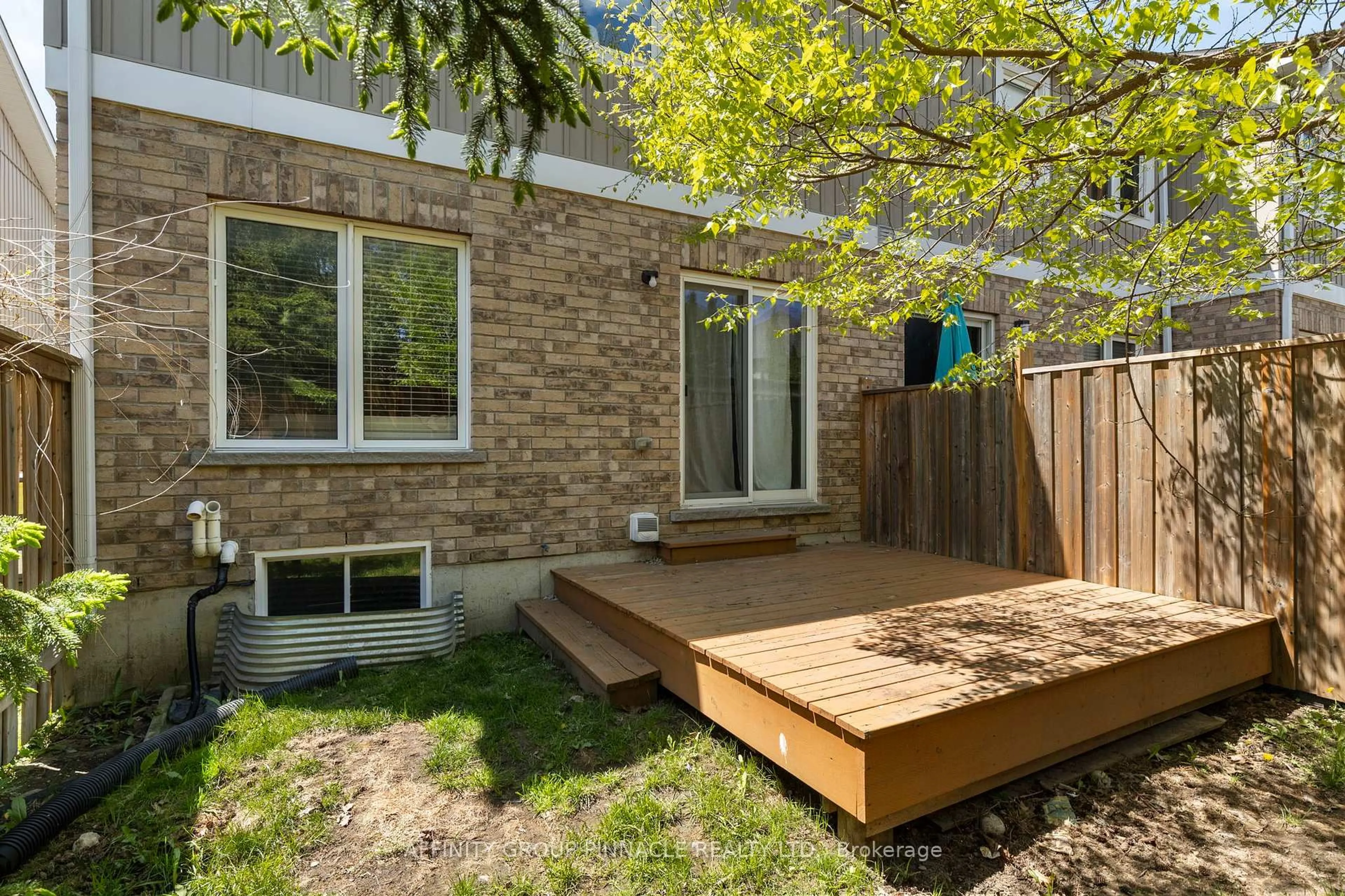 Patio, street for 75 Prince William Way #32, Barrie Ontario L4M 7P5