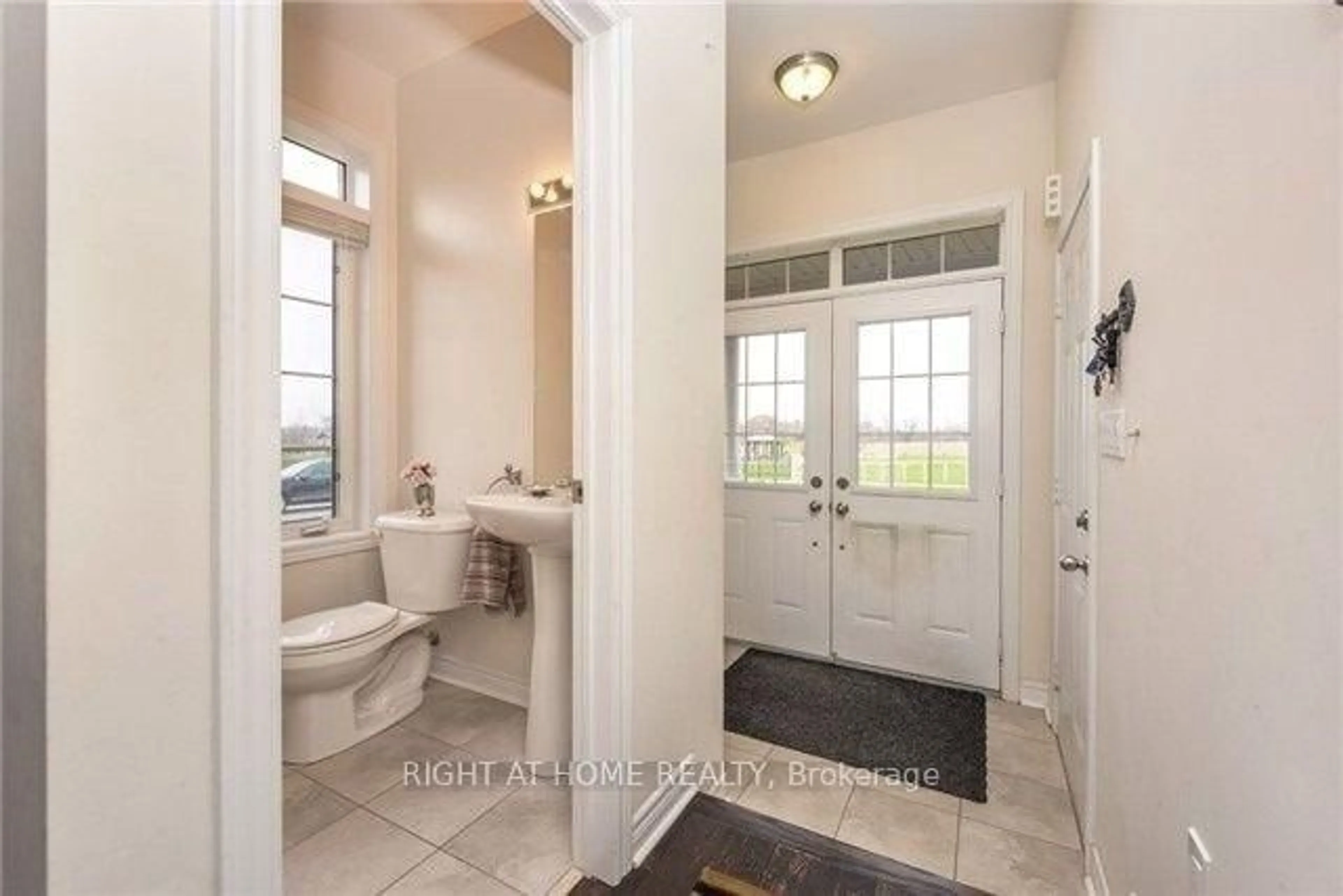 Standard bathroom, ceramic/tile floor for 23 Snelgrove Cres, Barrie Ontario L4N 6R6