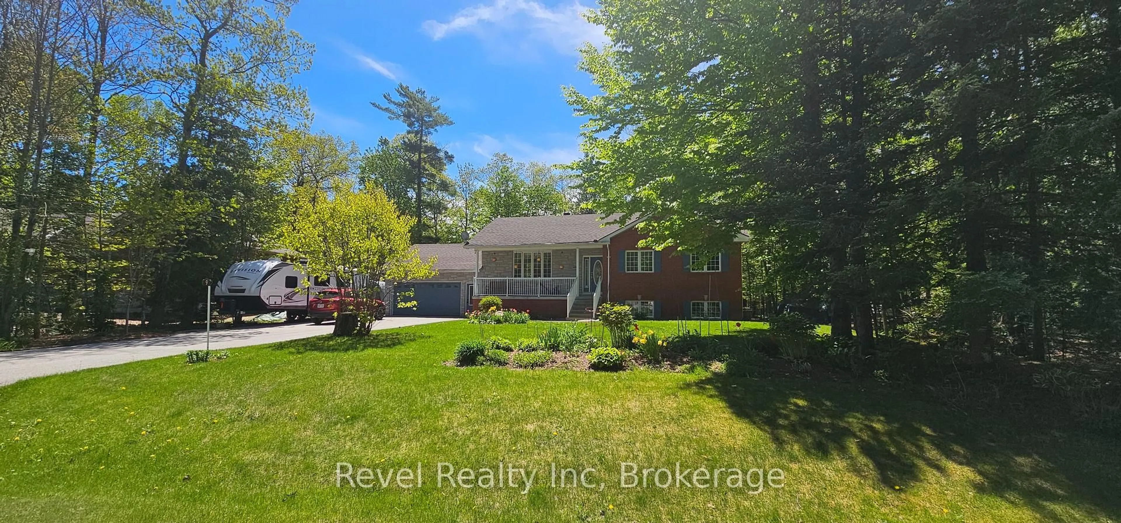 A pic from outside/outdoor area/front of a property/back of a property/a pic from drone, street for 9 ALBION Lane, Tiny Ontario L9M 0J2