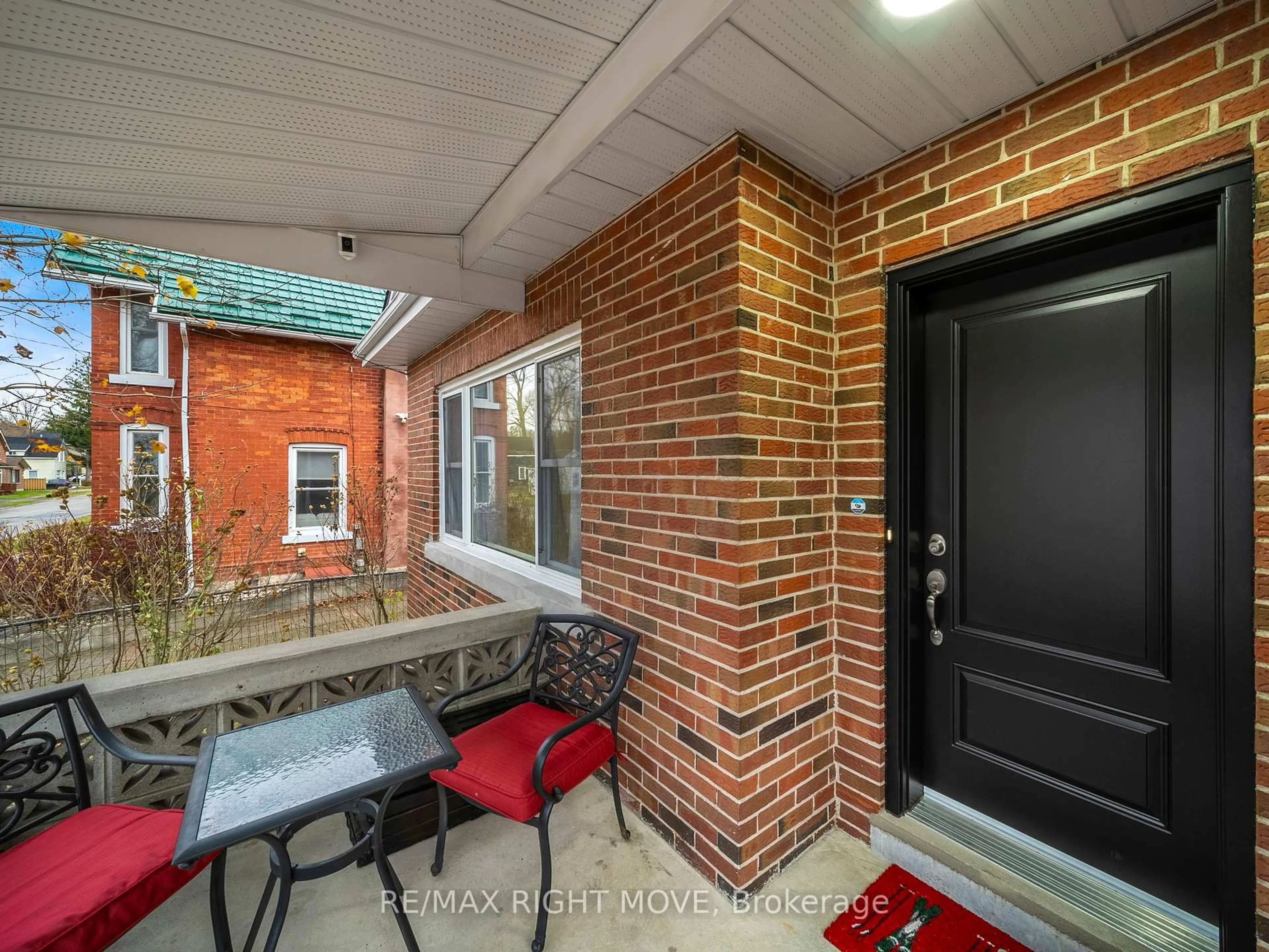Home with brick exterior material, street for 206 Mary St, Orillia Ontario L3V 3E6