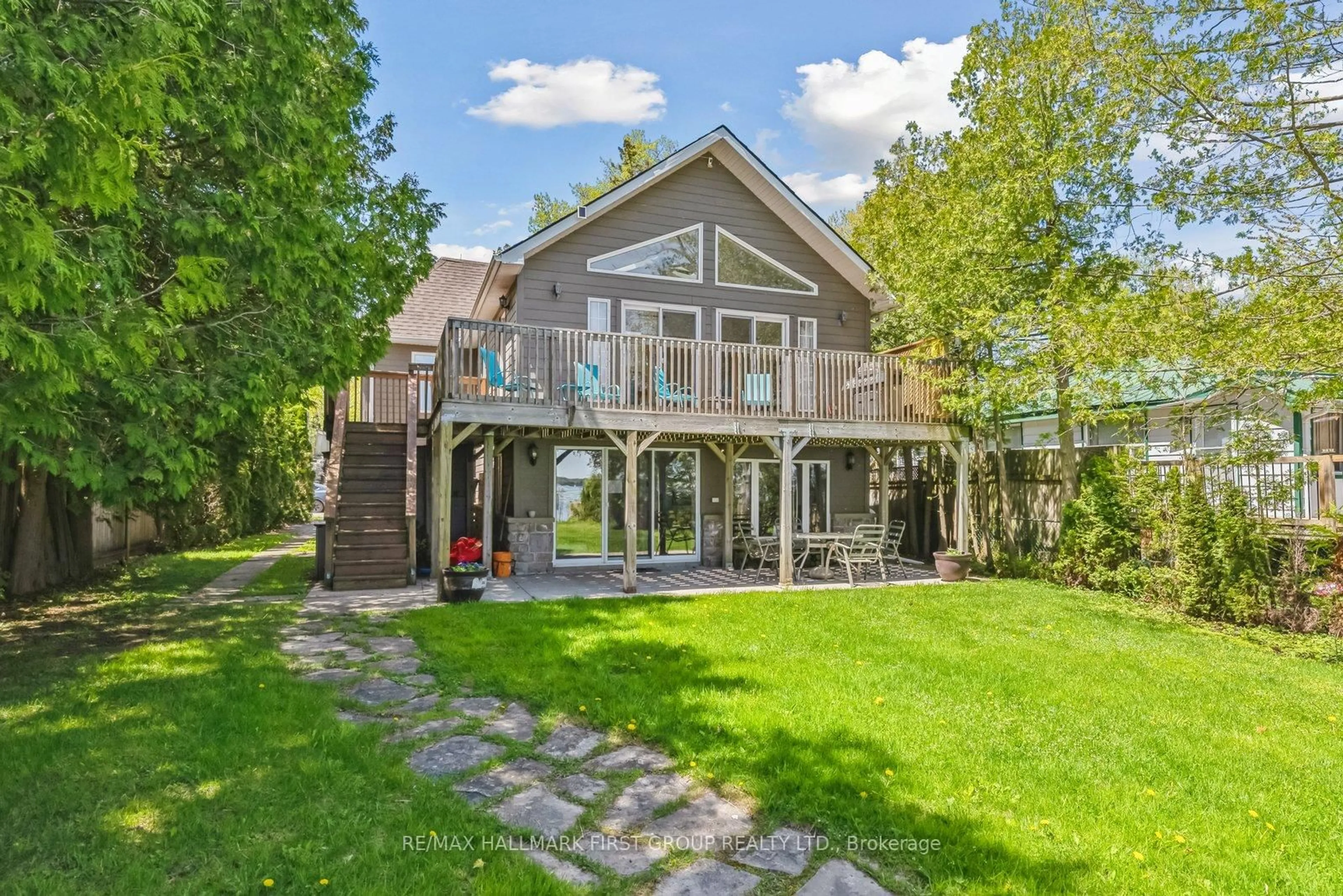 Patio, water/lake/river/ocean view for 2807 Lakeside Dr, Severn Ontario L0K 1G0