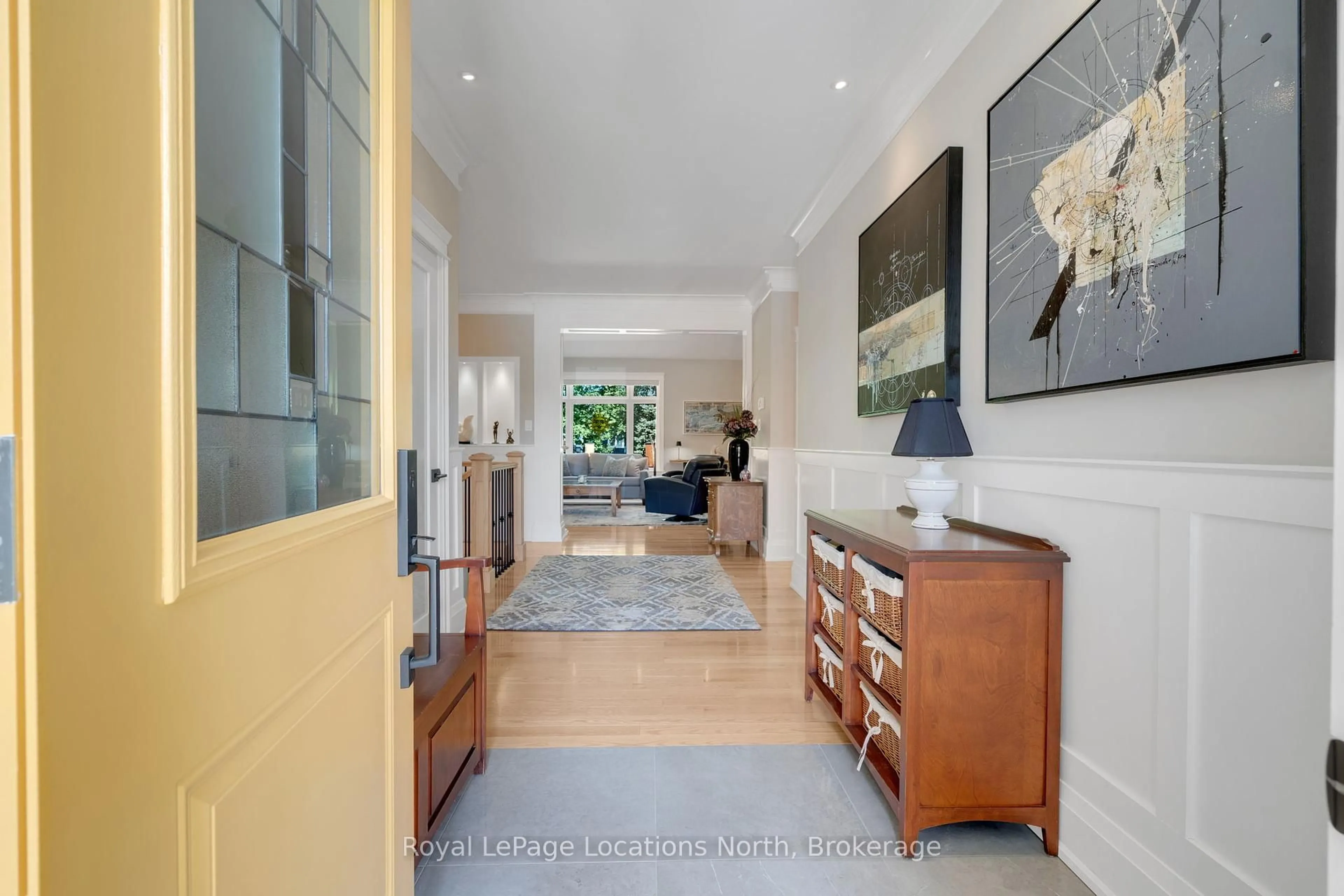 Indoor entryway for 69 Stanley St, Collingwood Ontario L9Y 0G7