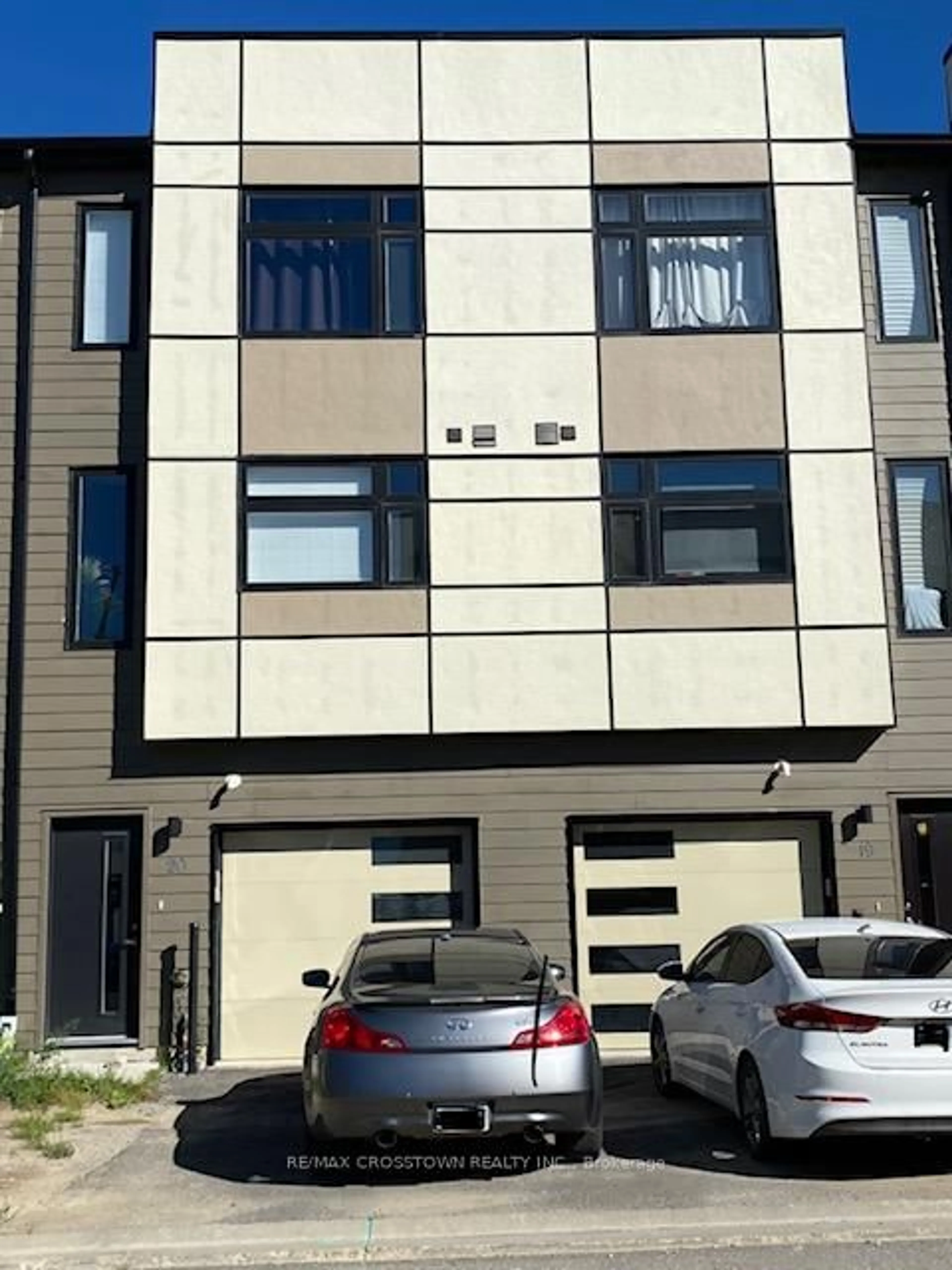 Home with vinyl exterior material, building for 540 Essa Rd #20, Barrie Ontario L9J 0H2