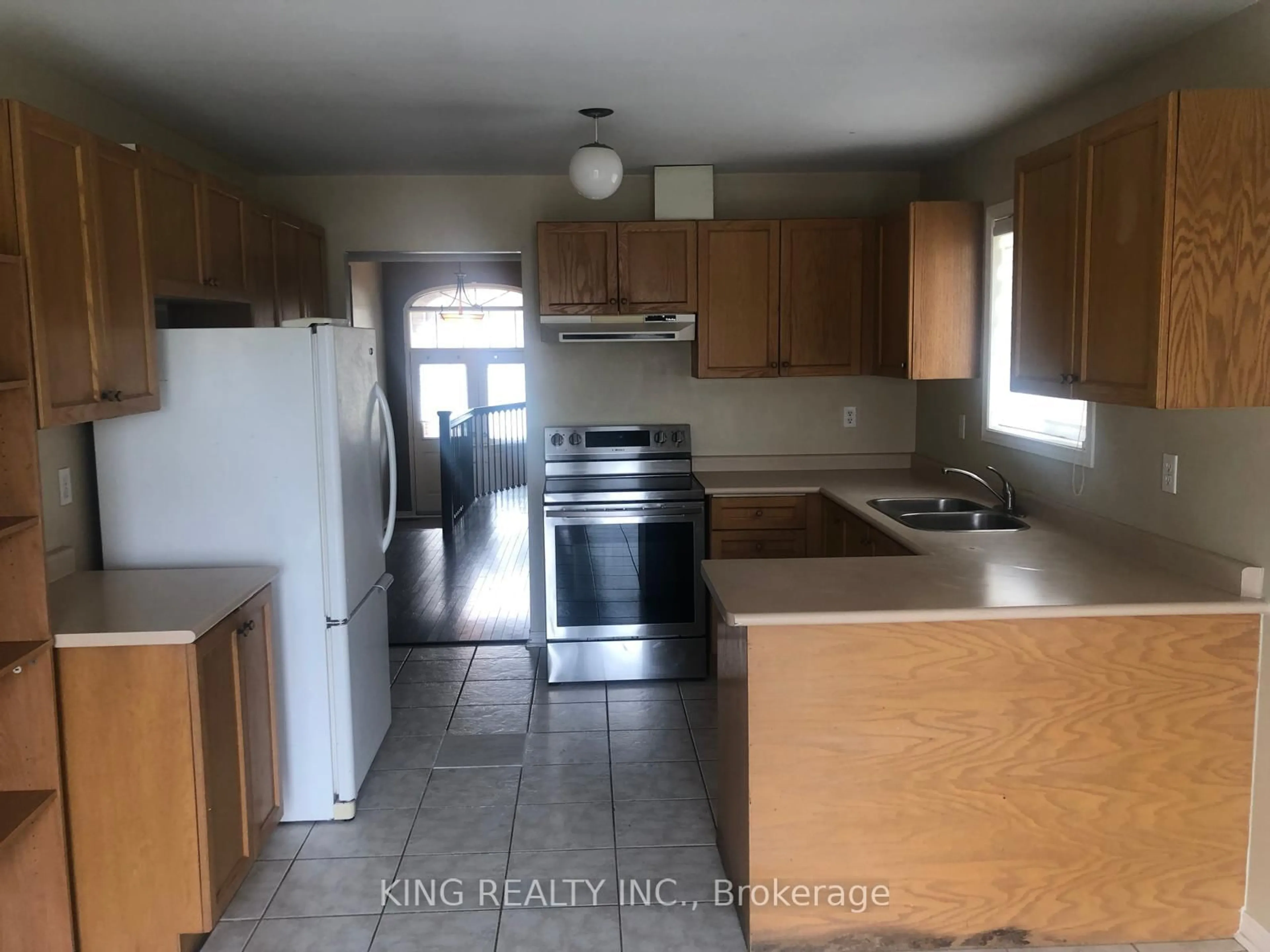 Standard kitchen, unknown for 260 STANLEY St, Barrie Ontario L4M 6Y2
