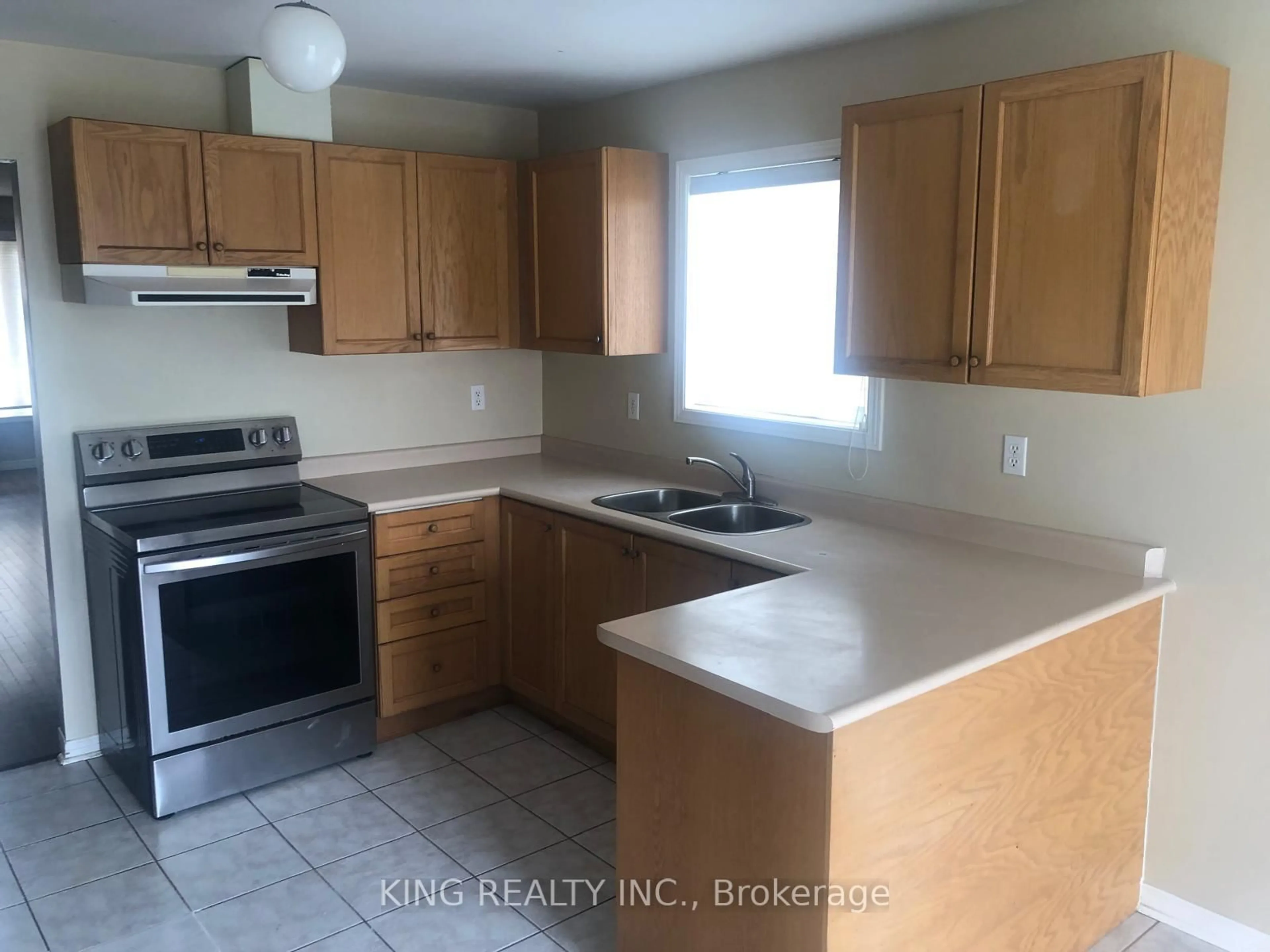 Standard kitchen, ceramic/tile floor for 260 STANLEY St, Barrie Ontario L4M 6Y2