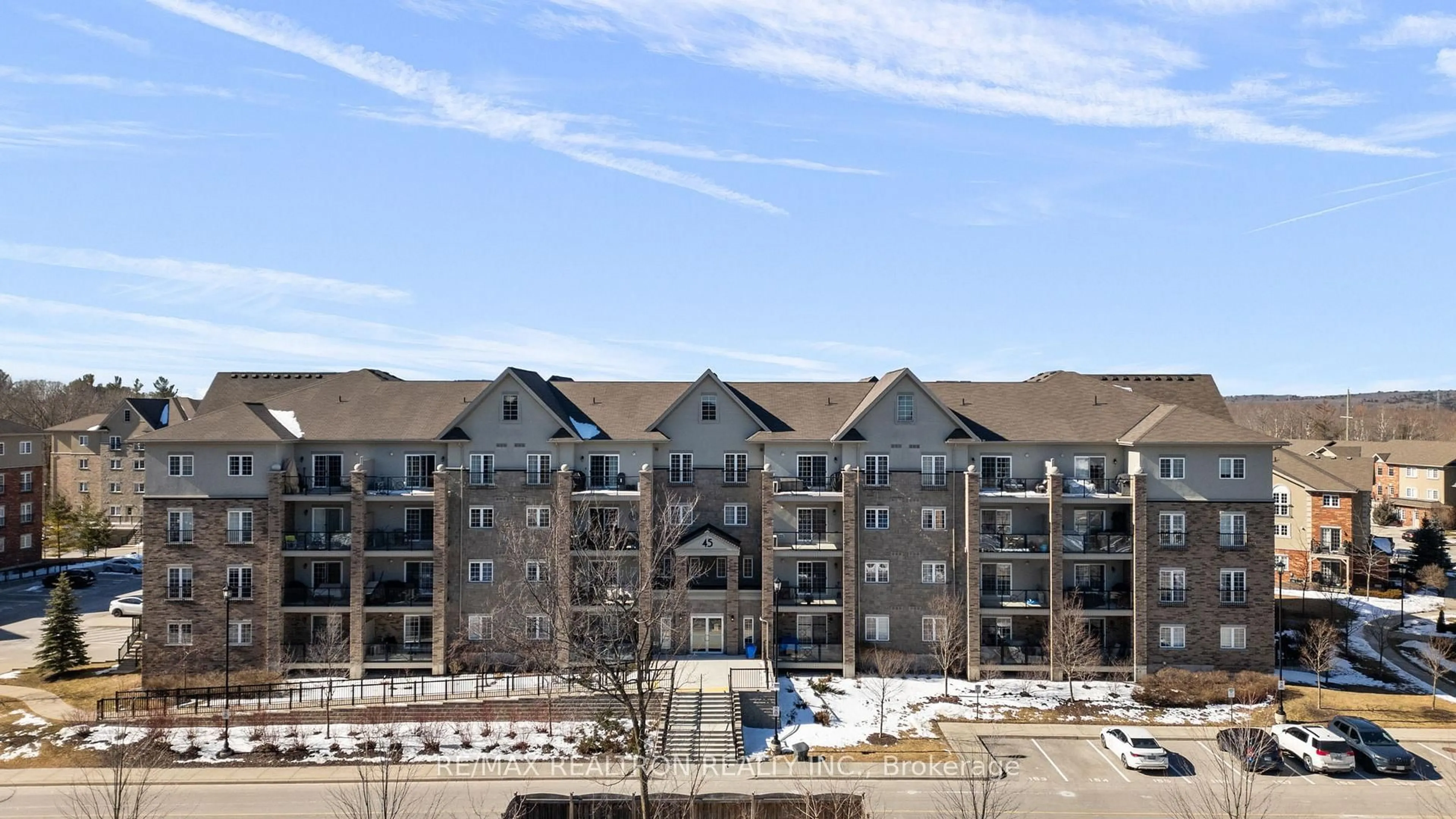 A pic from outside/outdoor area/front of a property/back of a property/a pic from drone, building for 45 Ferndale Dr #107, Barrie Ontario L4N 5W7