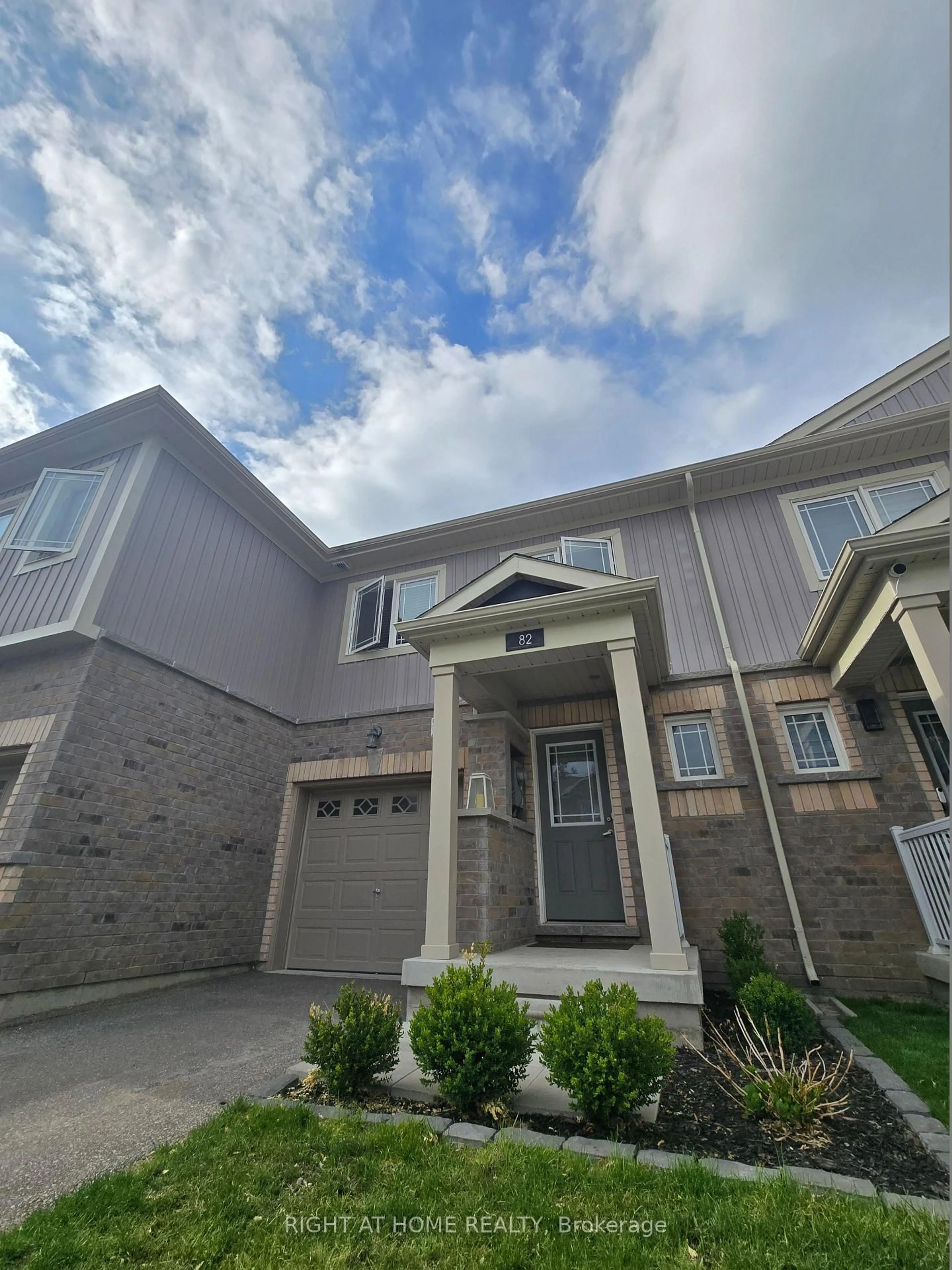 Unknown for 82 Franks Way, Barrie Ontario L4N 3J1