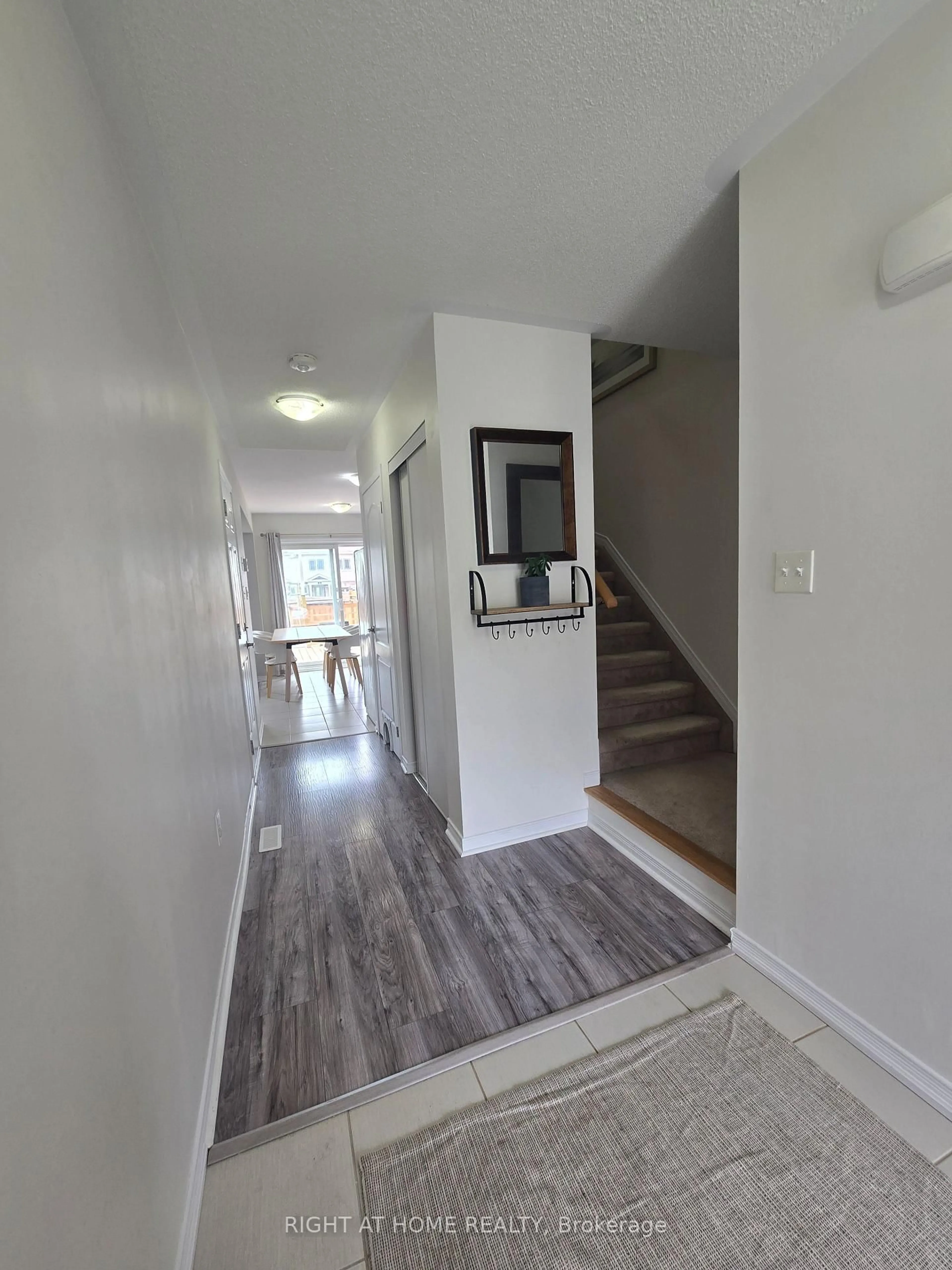 Unknown for 82 Franks Way, Barrie Ontario L4N 3J1