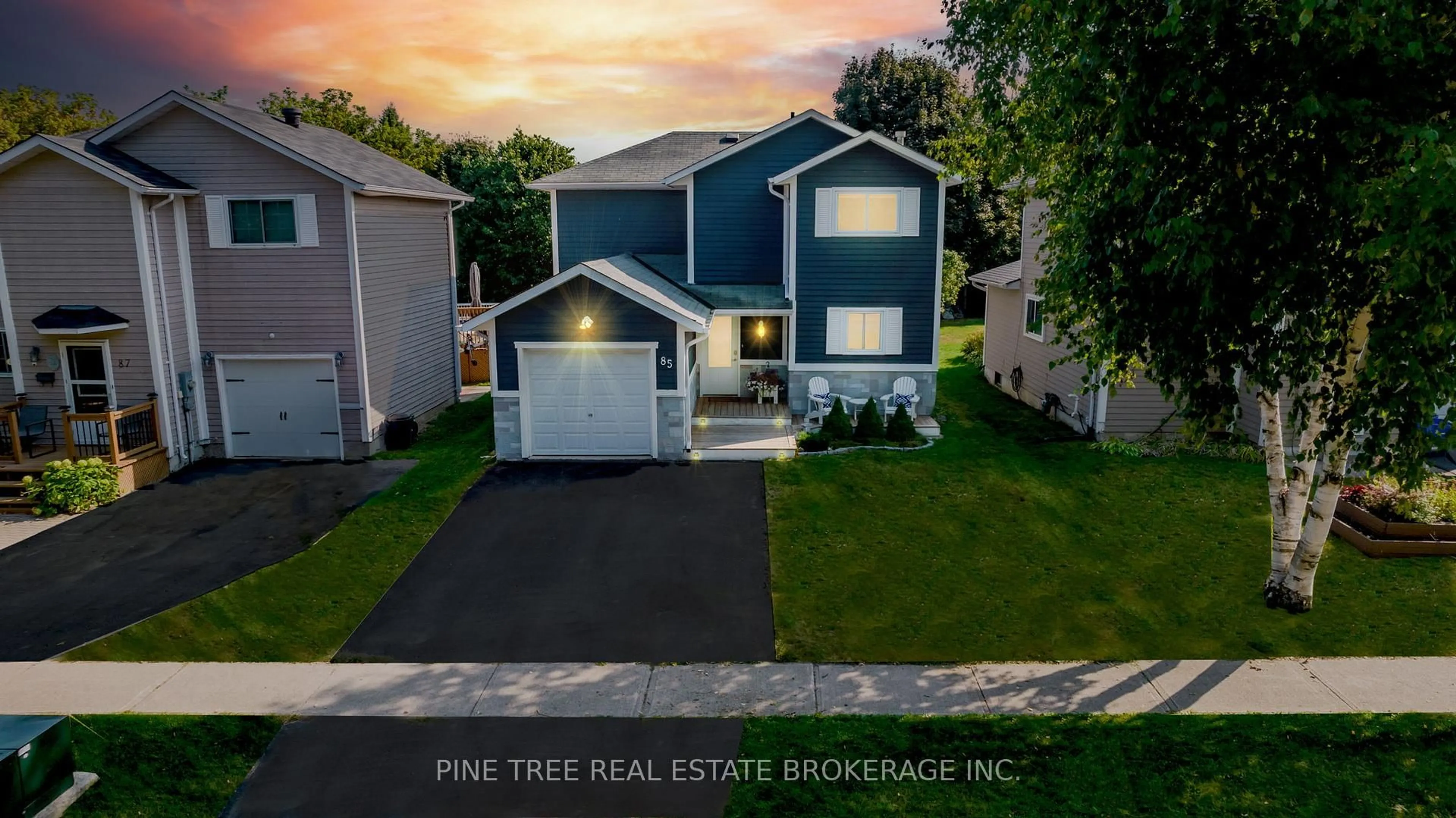 Home with vinyl exterior material, street for 85 Elizabeth St, Barrie Ontario L4N 6P2