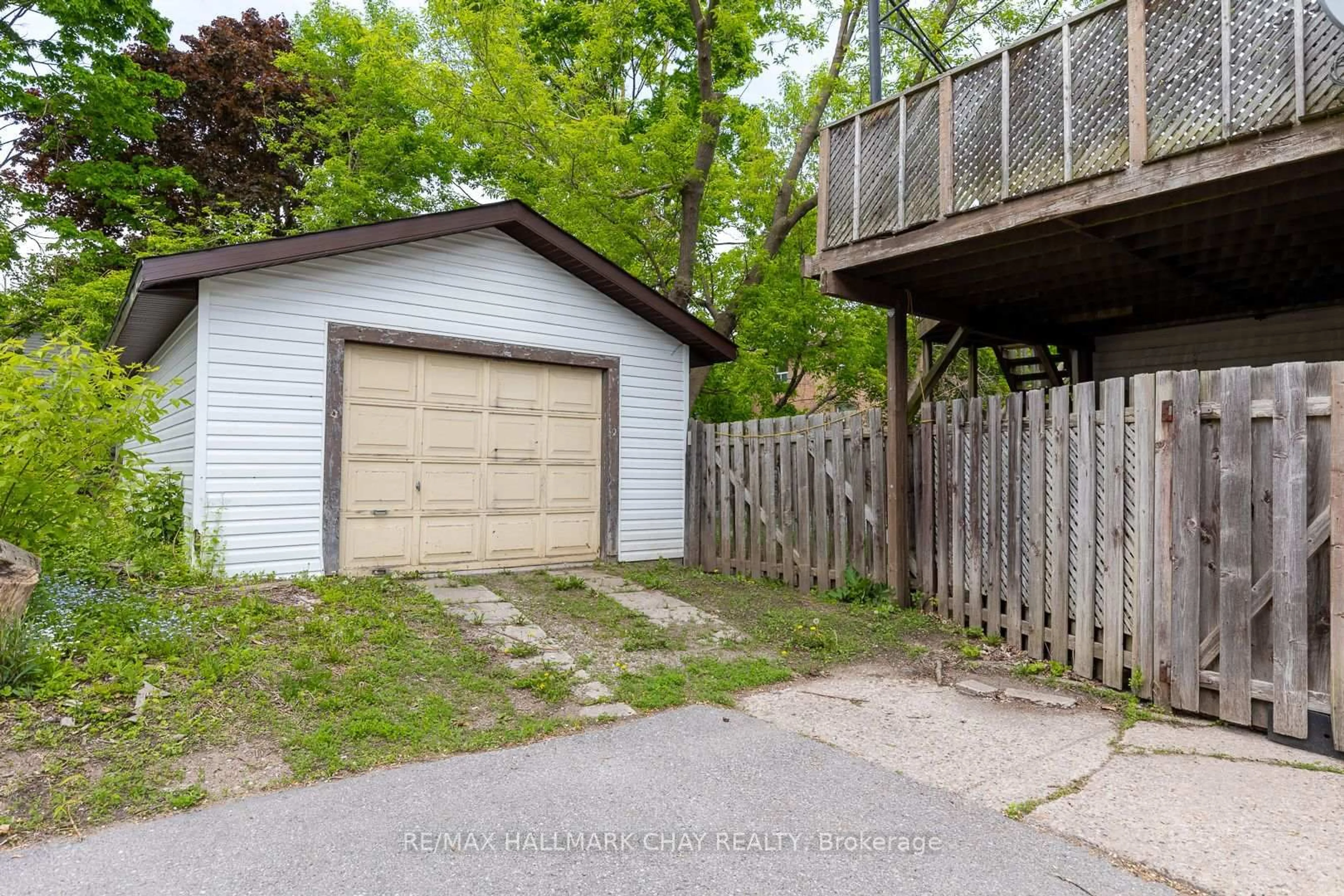 Shed for 4 East St, Barrie Ontario L4M 2N4