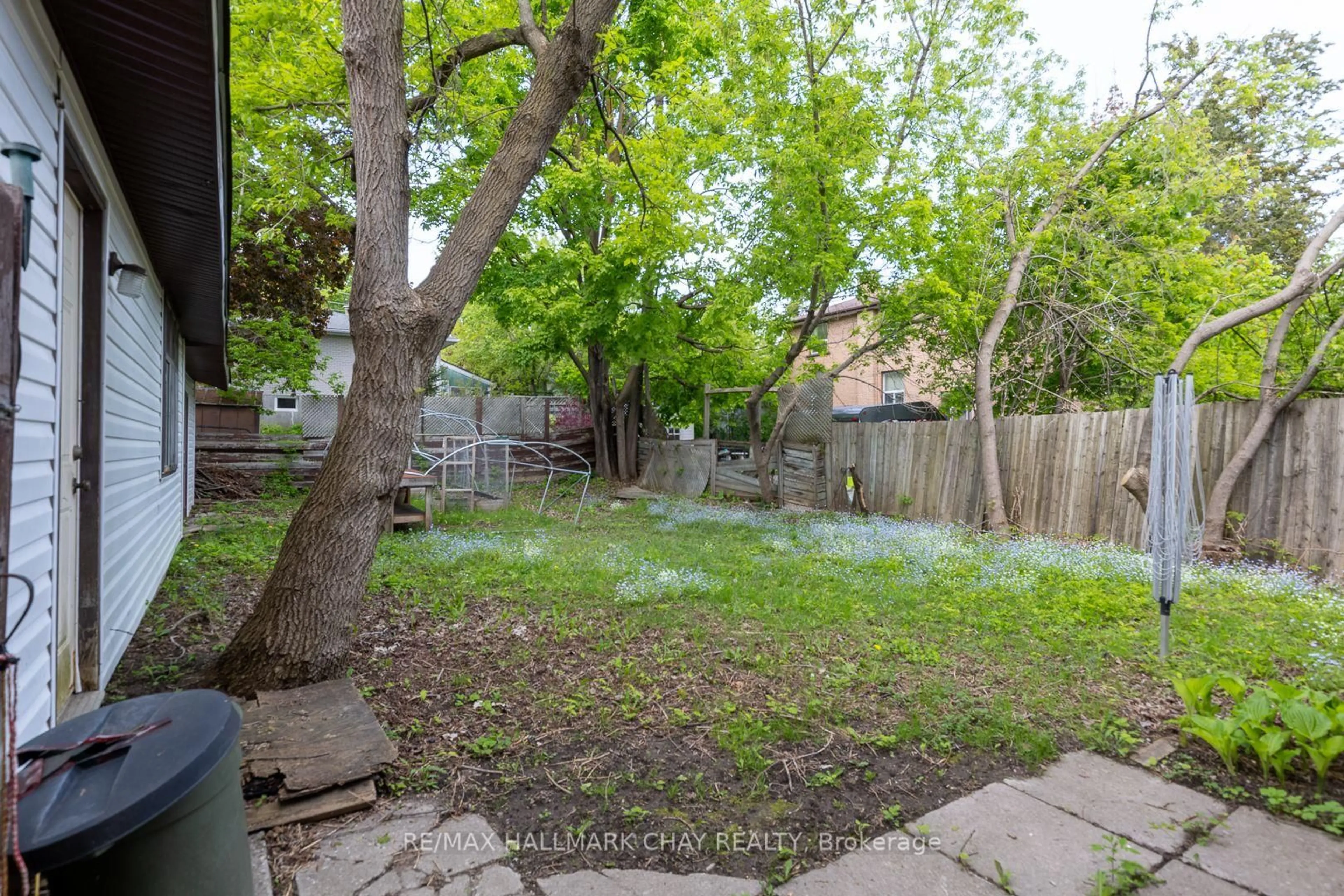 Patio, street for 4 East St, Barrie Ontario L4M 2N4