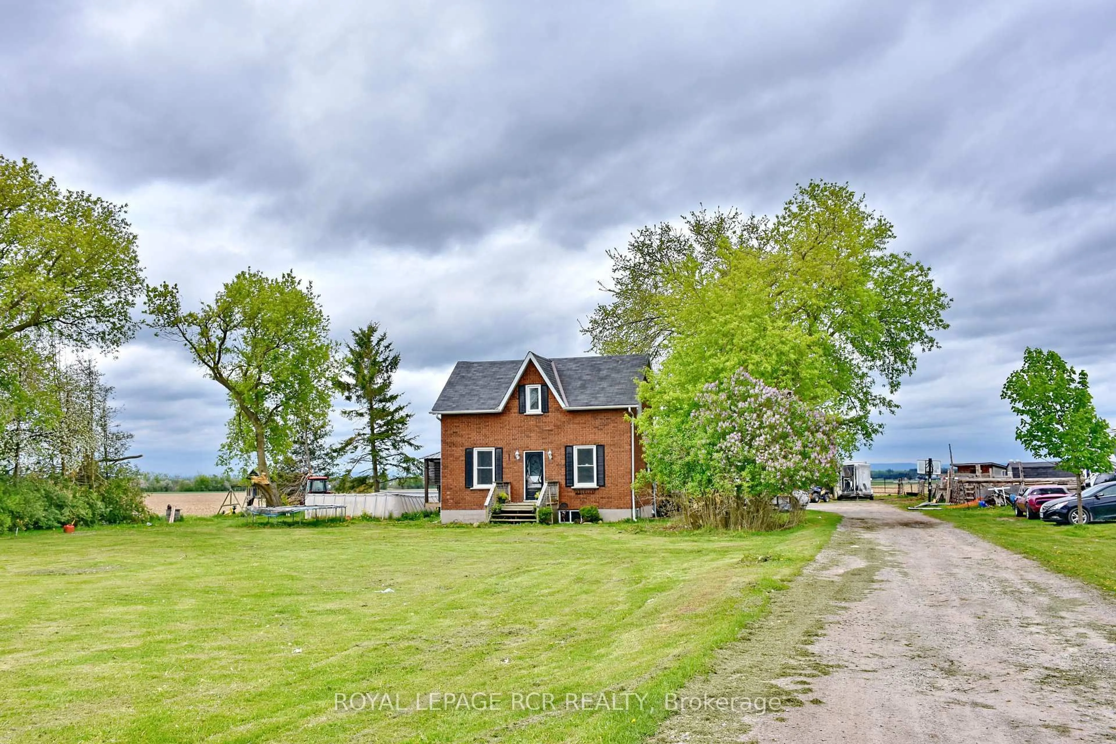 A pic from outside/outdoor area/front of a property/back of a property/a pic from drone, water/lake/river/ocean view for 2606 Crossland Rd, Springwater Ontario L0L 1P0