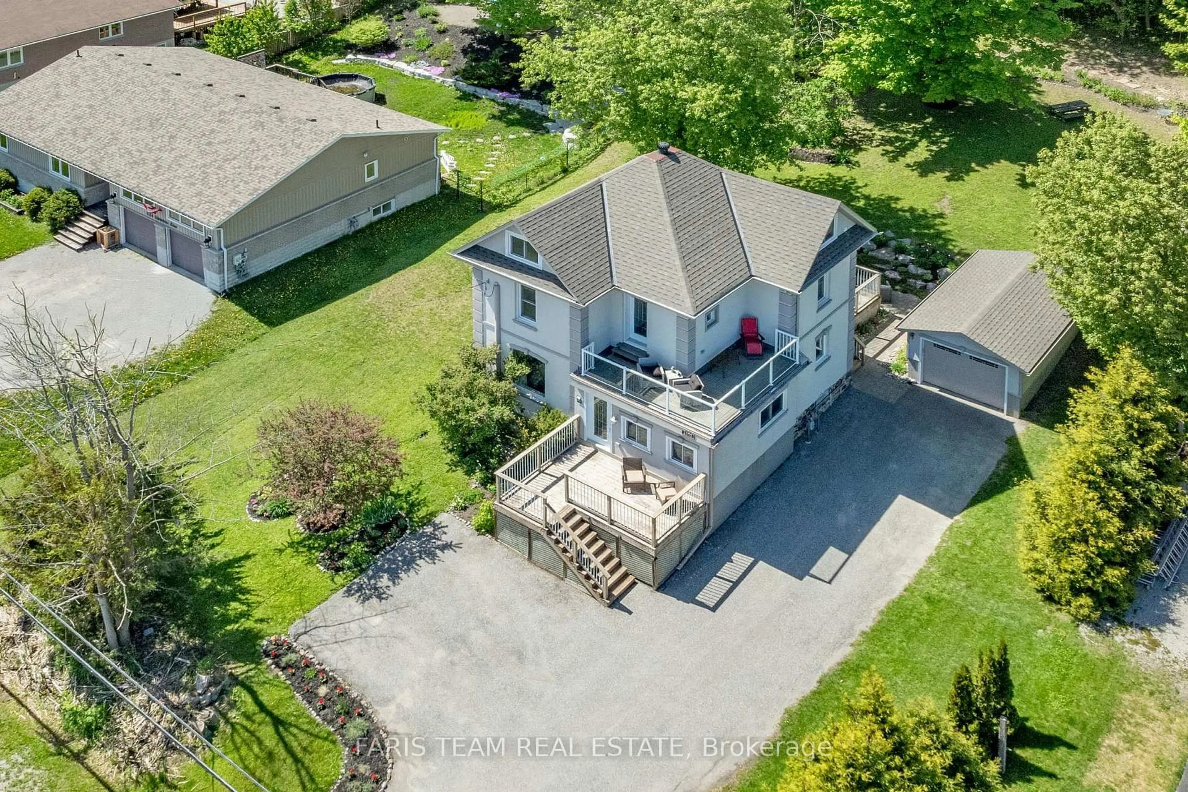 A pic from outside/outdoor area/front of a property/back of a property/a pic from drone, unknown for 1078 Harbourview Dr, Midland Ontario L4R 5J4