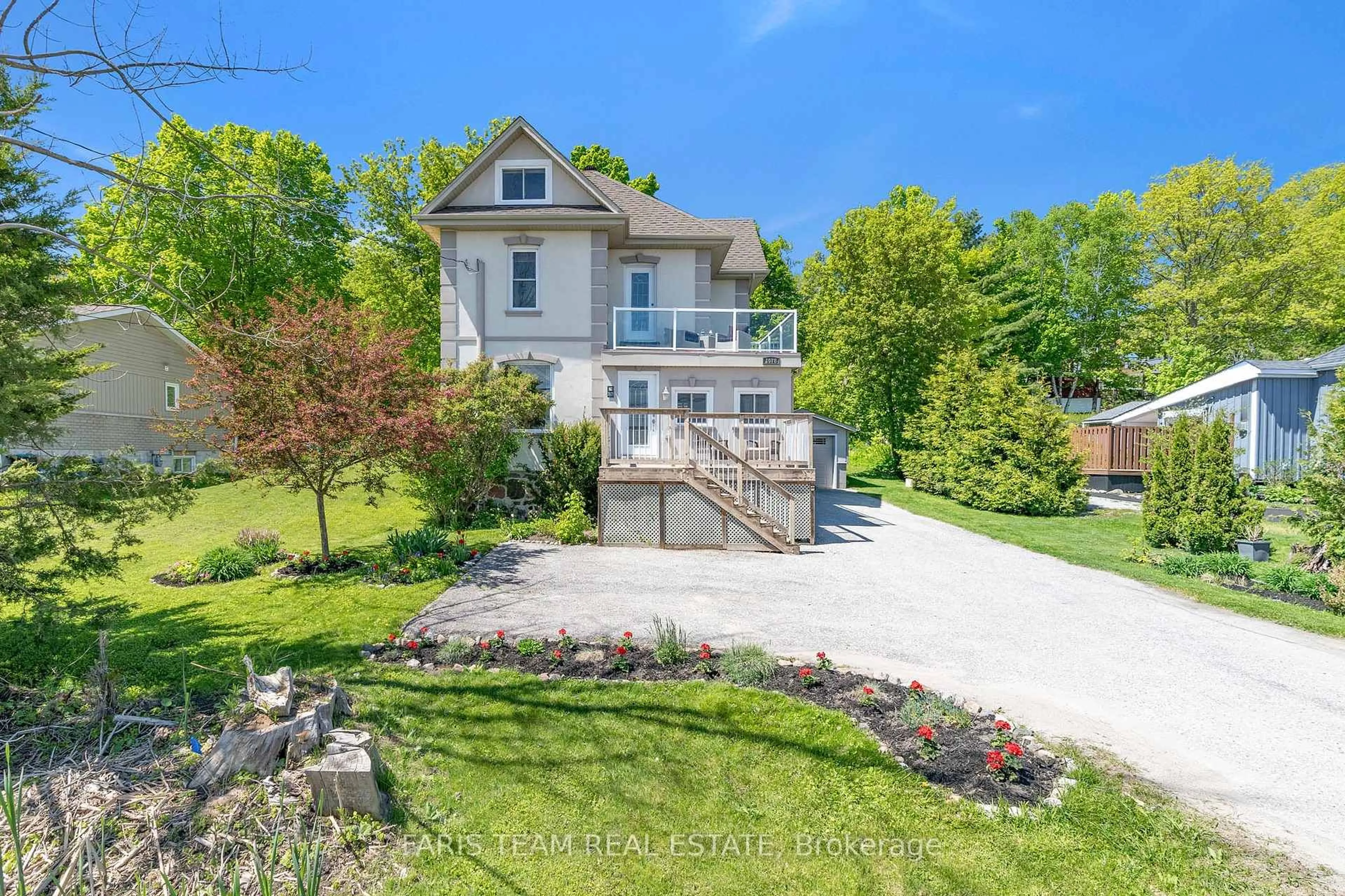 A pic from outside/outdoor area/front of a property/back of a property/a pic from drone, water/lake/river/ocean view for 1078 Harbourview Dr, Midland Ontario L4R 5J4