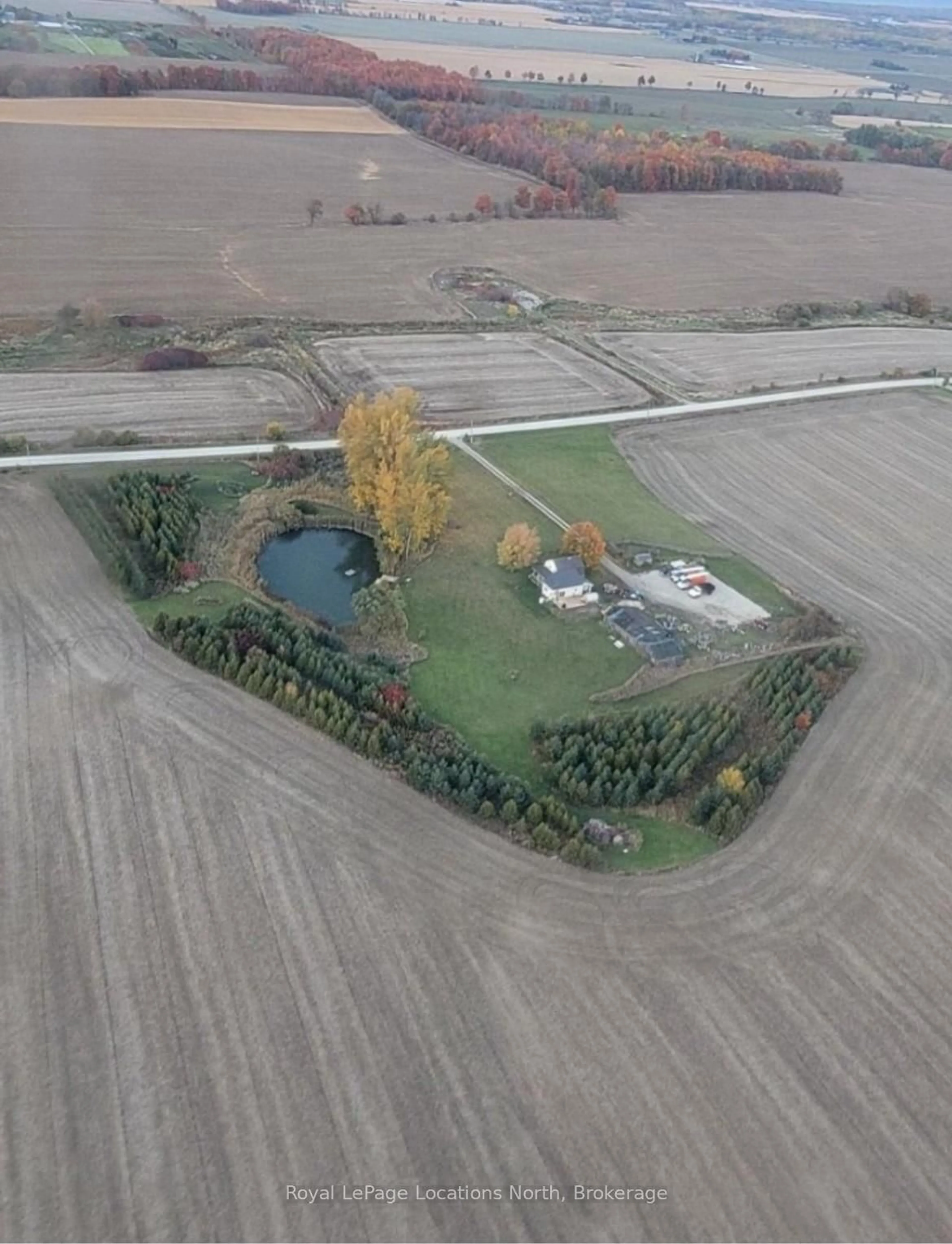 A pic from outside/outdoor area/front of a property/back of a property/a pic from drone, unknown for 7149 21 22 Nottawasaga Side Rd, Clearview Ontario L0M 1G0