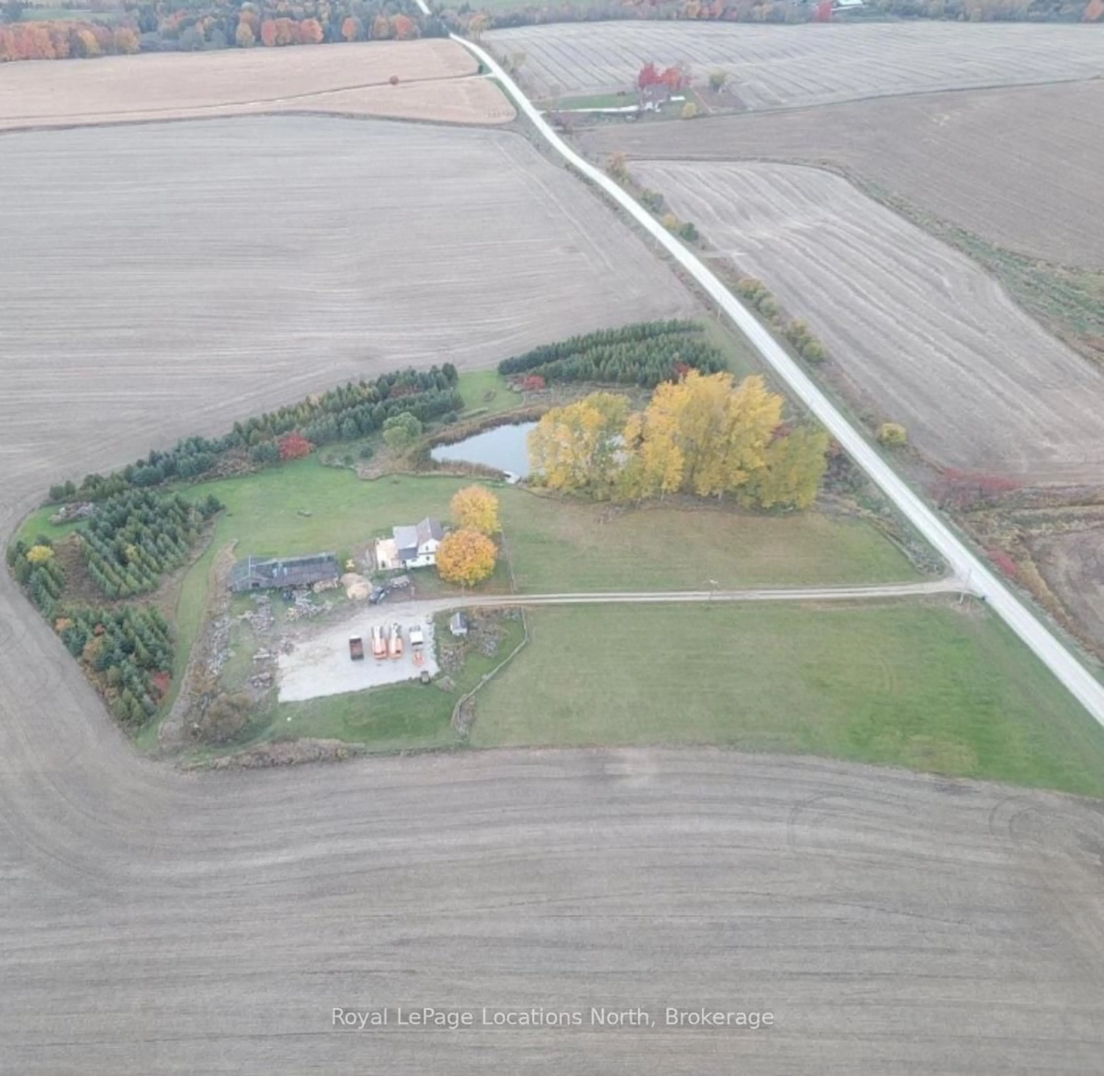 A pic from outside/outdoor area/front of a property/back of a property/a pic from drone, unknown for 7149 21 22 Nottawasaga Side Rd, Clearview Ontario L0M 1G0