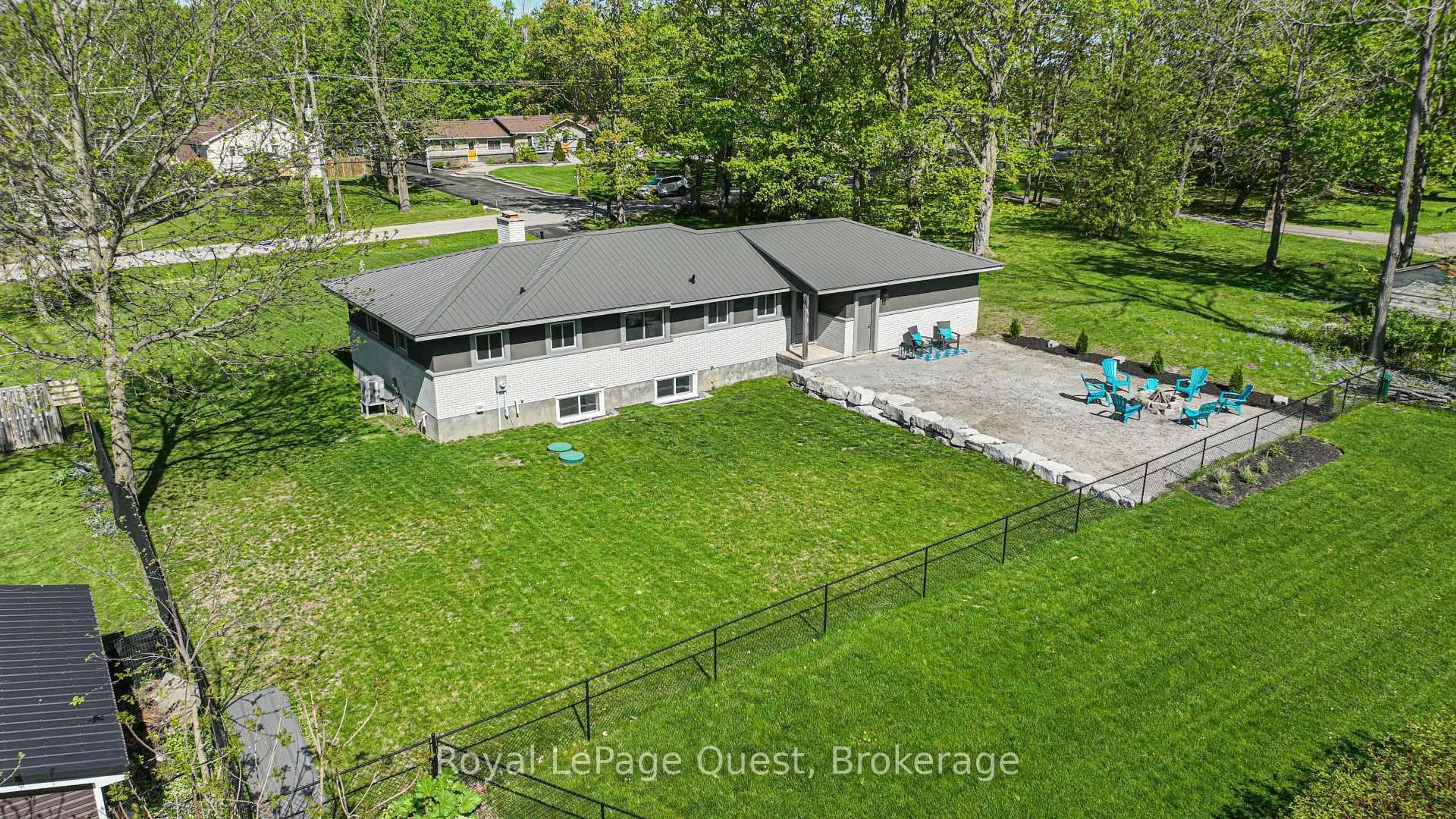 A pic from outside/outdoor area/front of a property/back of a property/a pic from drone, building for 138 Bass Line, Oro-Medonte Ontario L3V 0J9