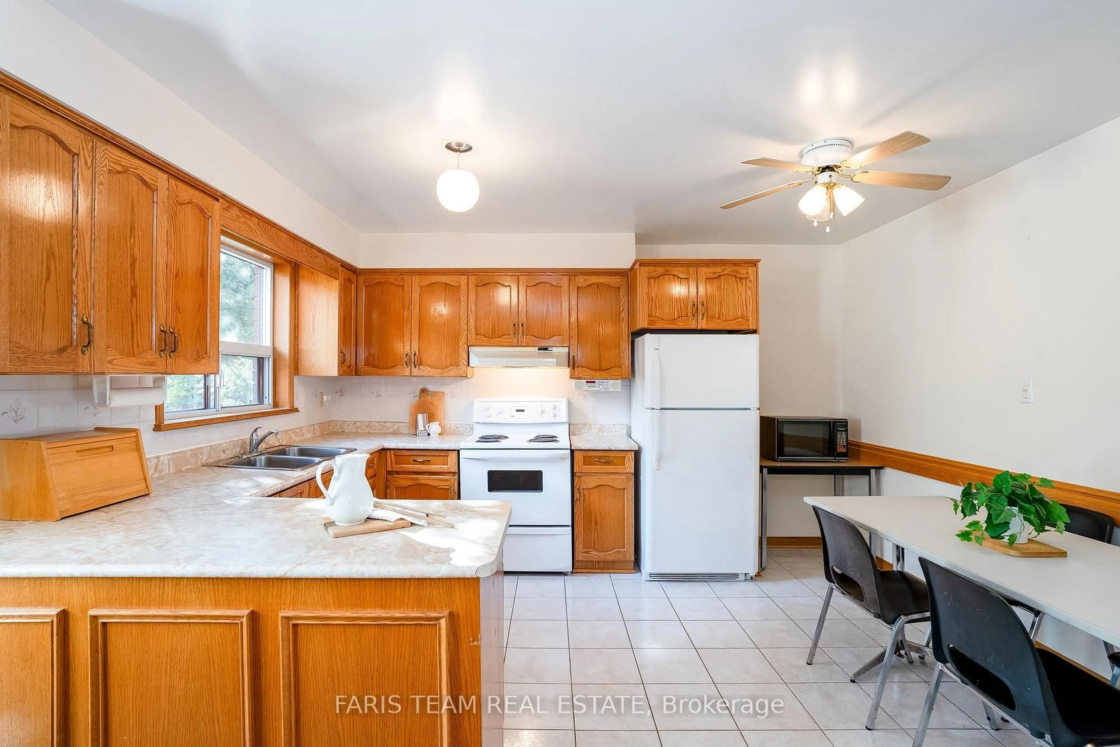 Standard kitchen, ceramic/tile floor for 84 Wendake Rd, Tiny Ontario L0L 2T0